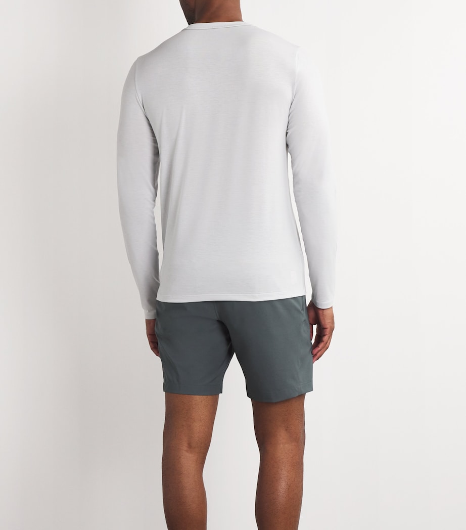 VUORI Mens Current Tech Long-Sleeve T-Shirt Frost Grey Fgr Image 4