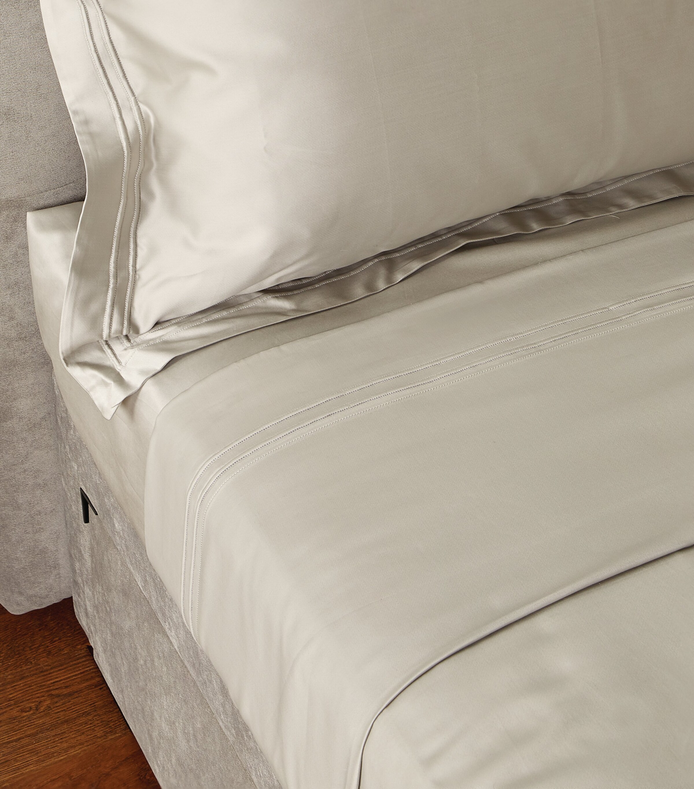 Harrods of London Richmond Double Duvet Cover Set (200cm x 200cm) Mist Image 4