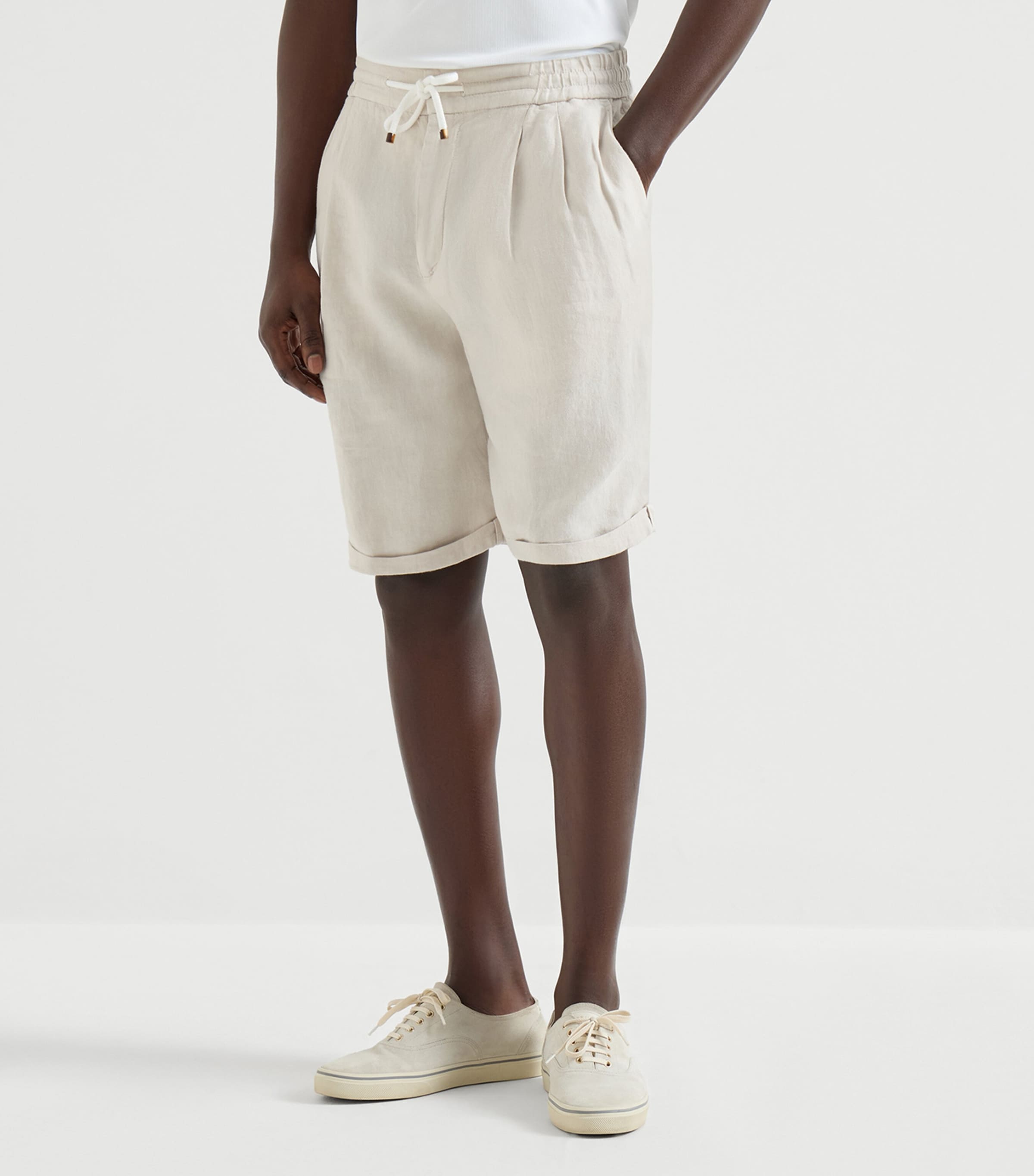 Brunello Cucinelli Mens Linen Drawstring Bermuda Shorts Image 3