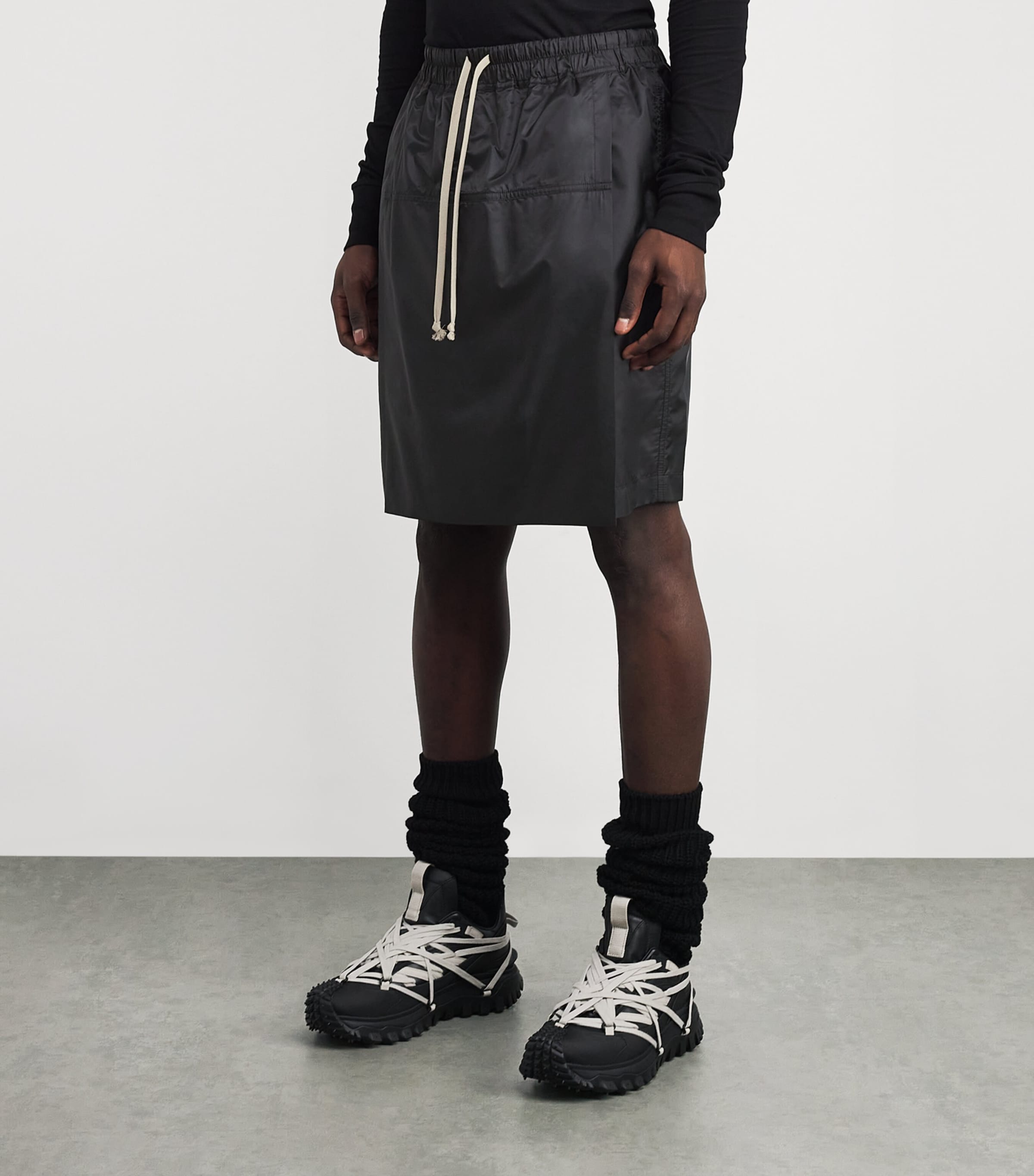 x Moncler Temple Kilt Shorts 999 - BLACK Image 3