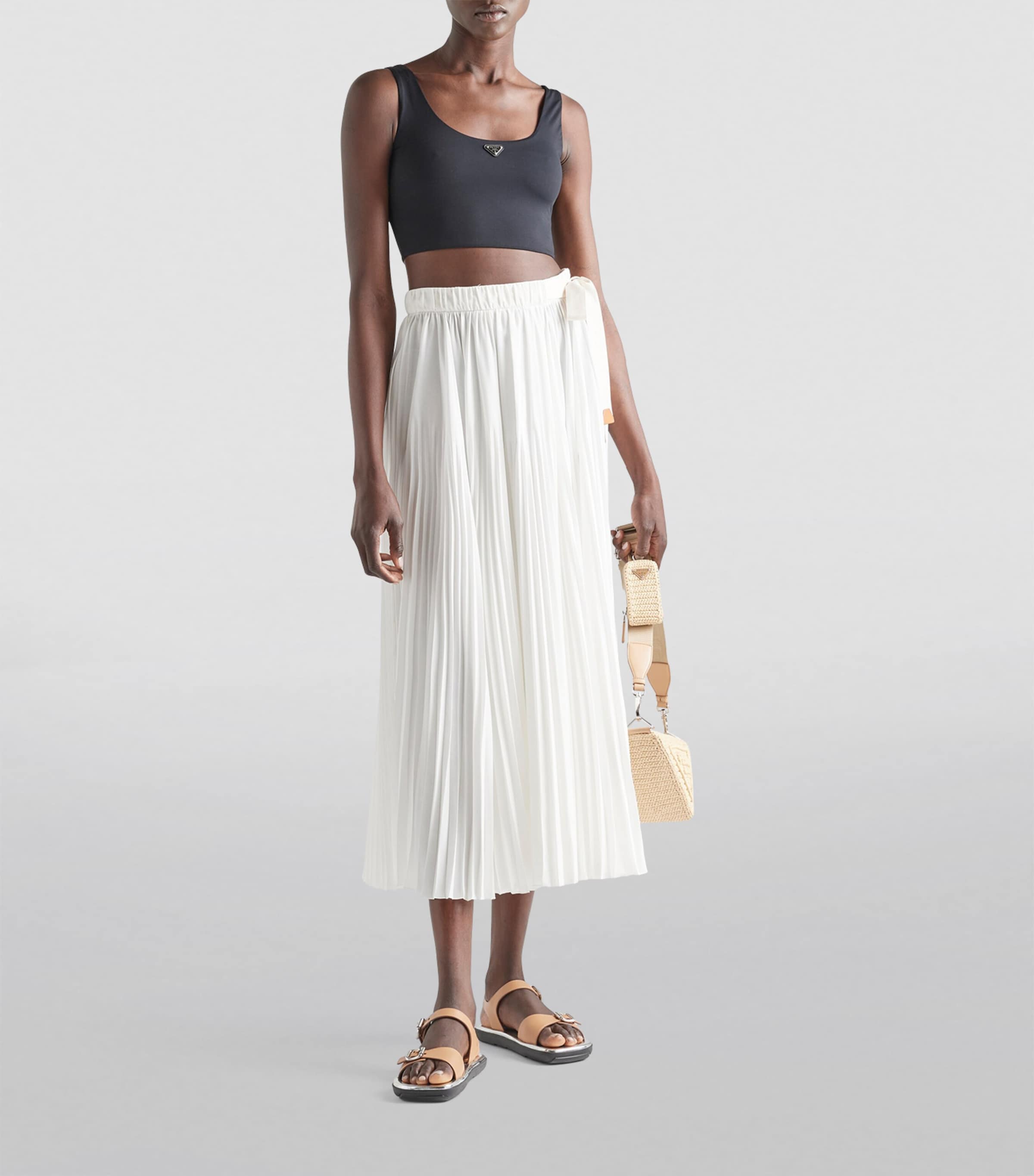 Sleeveless Triangle Crop Top F0002 Image 2