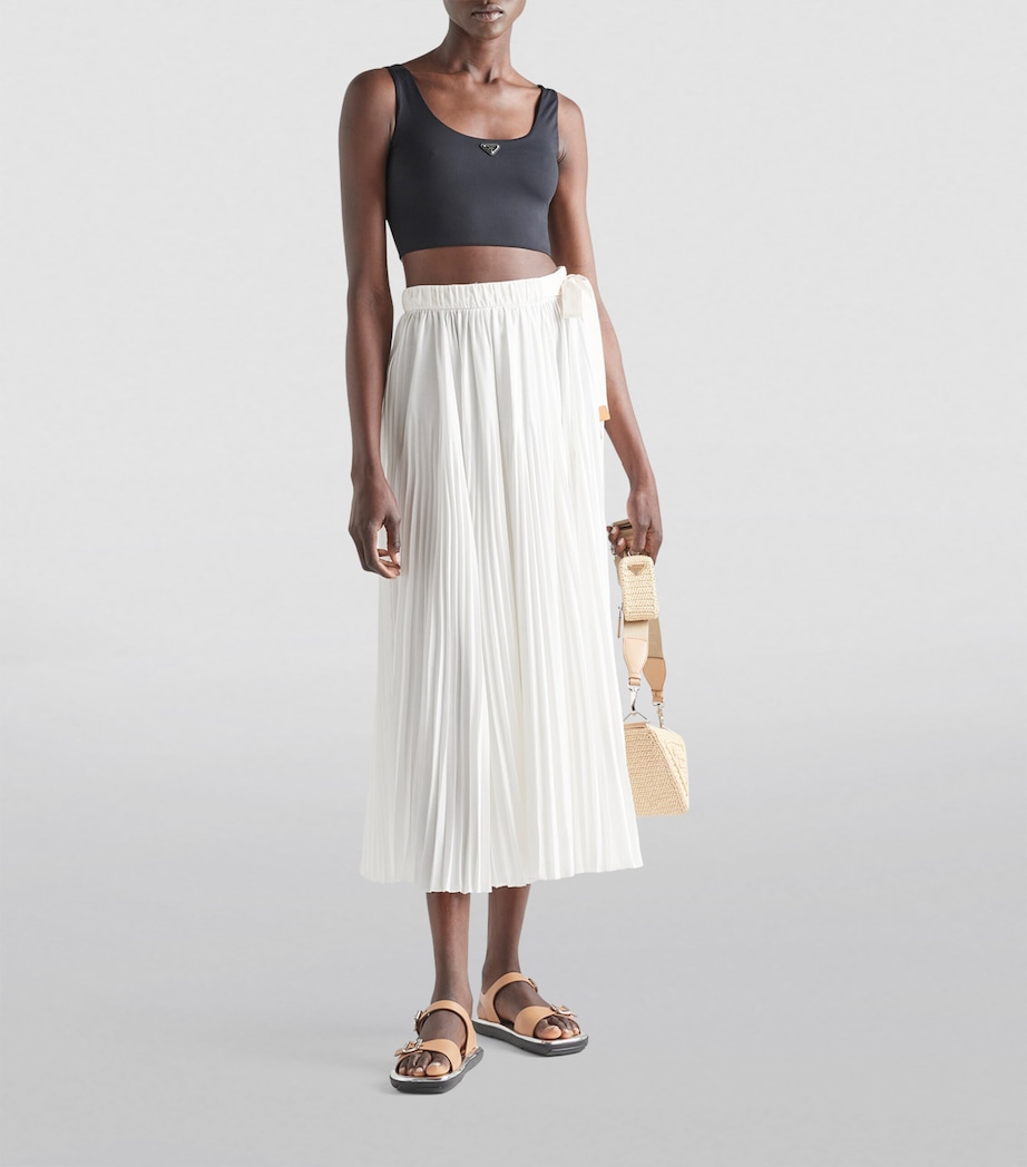 Sleeveless Triangle Crop Top F0002 Image 2