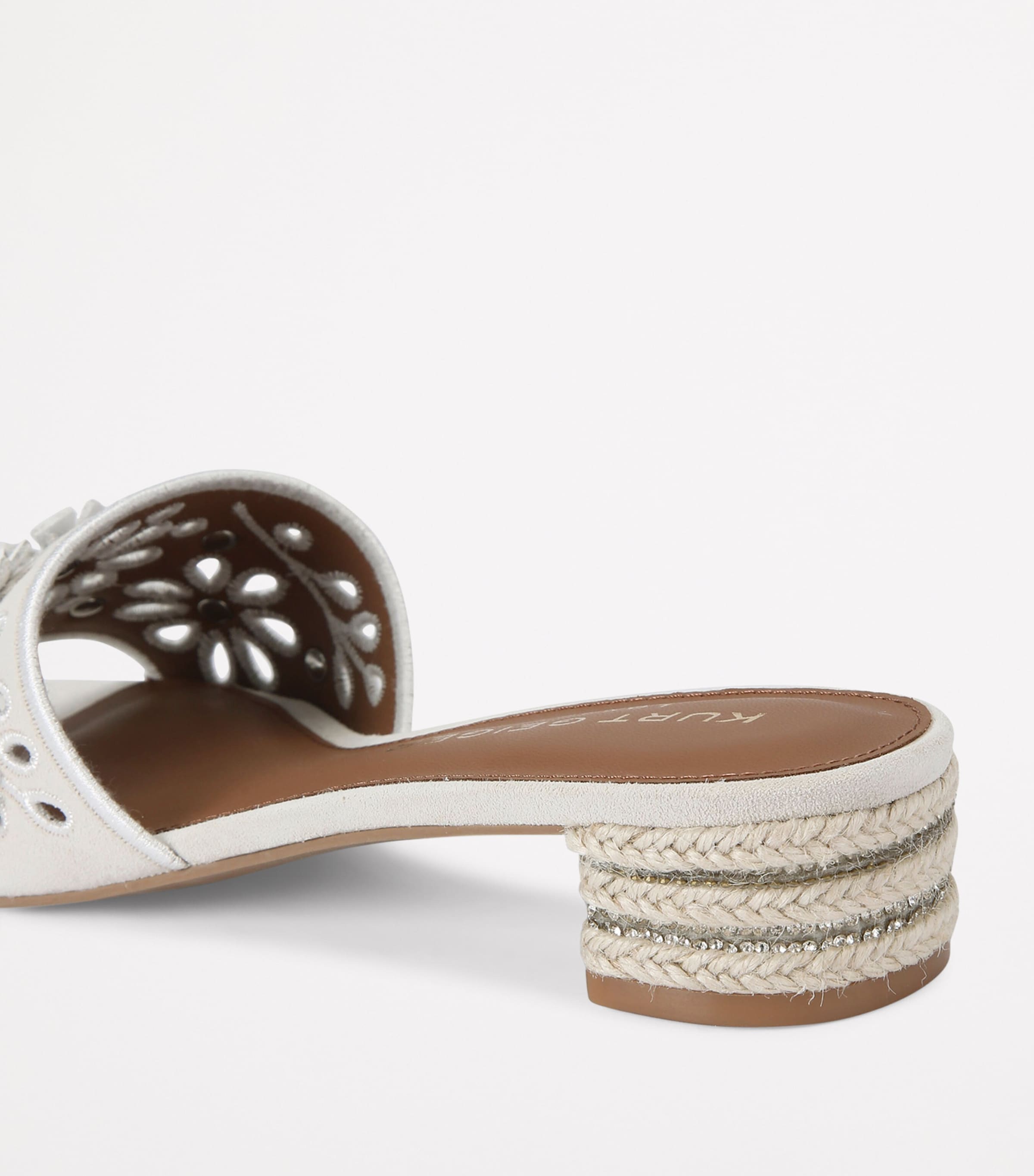 Suede Flower Low Sandals 30 BONE/COMB Image 2
