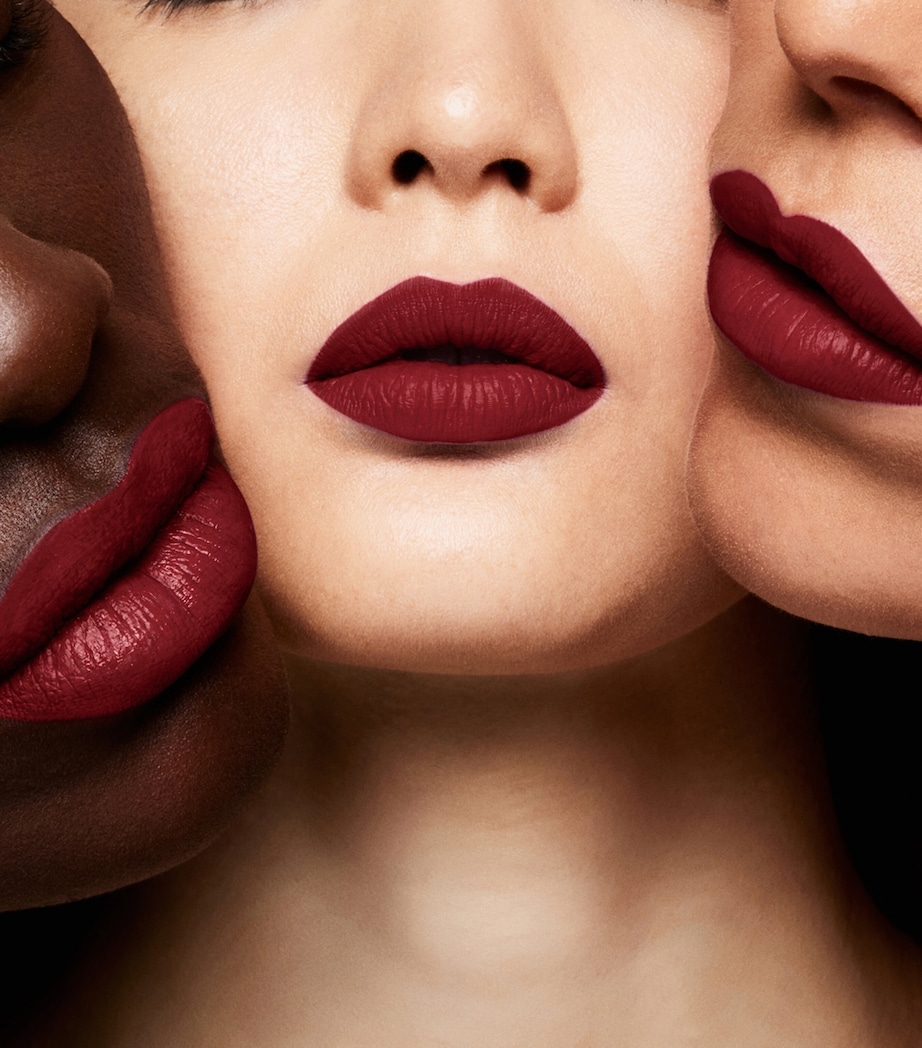 TOM FORD Liquid Lip Luxe Matte Devoted Image 3