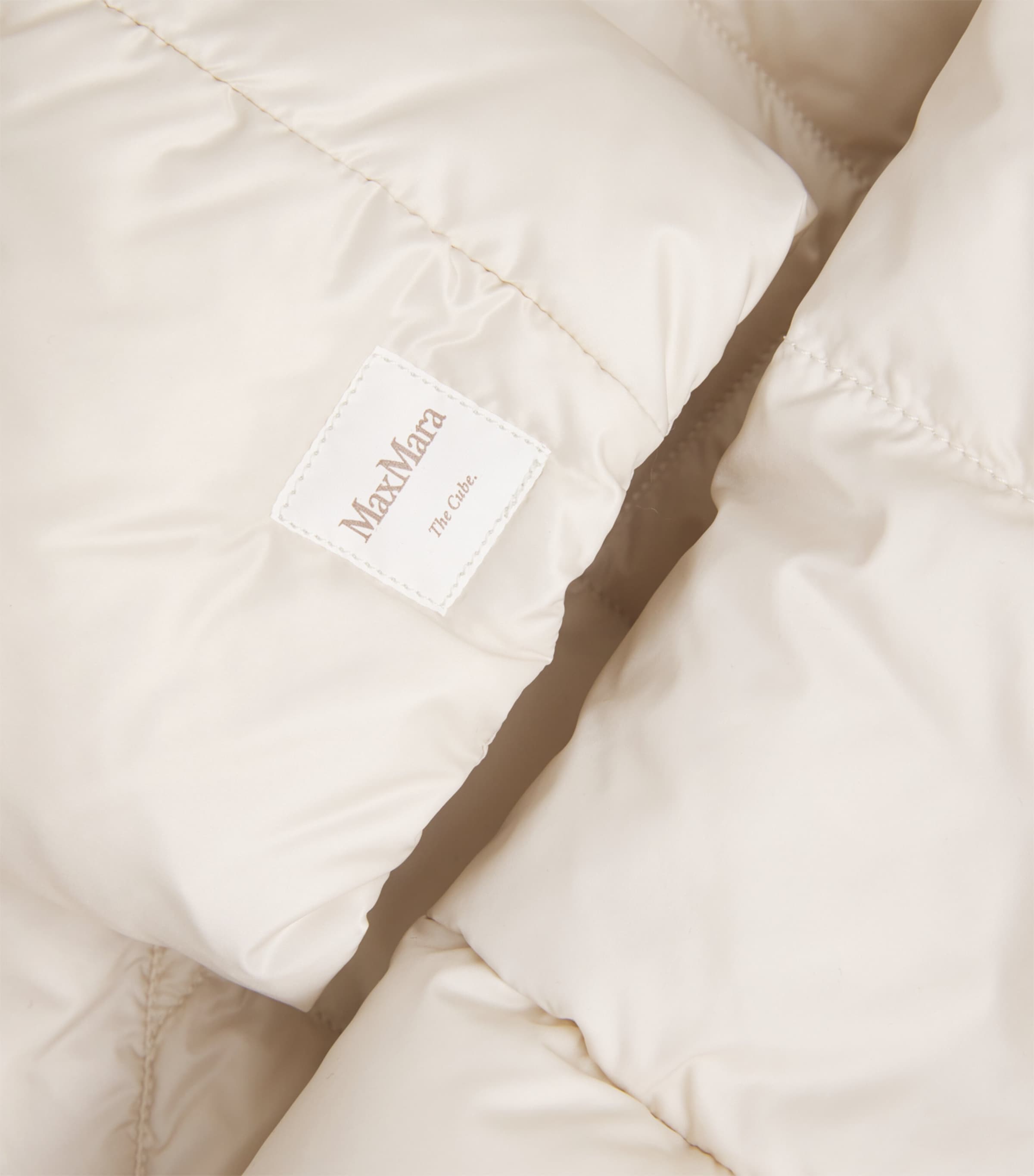 The Cube Diamond-Quilted Jacket MILK Image 5