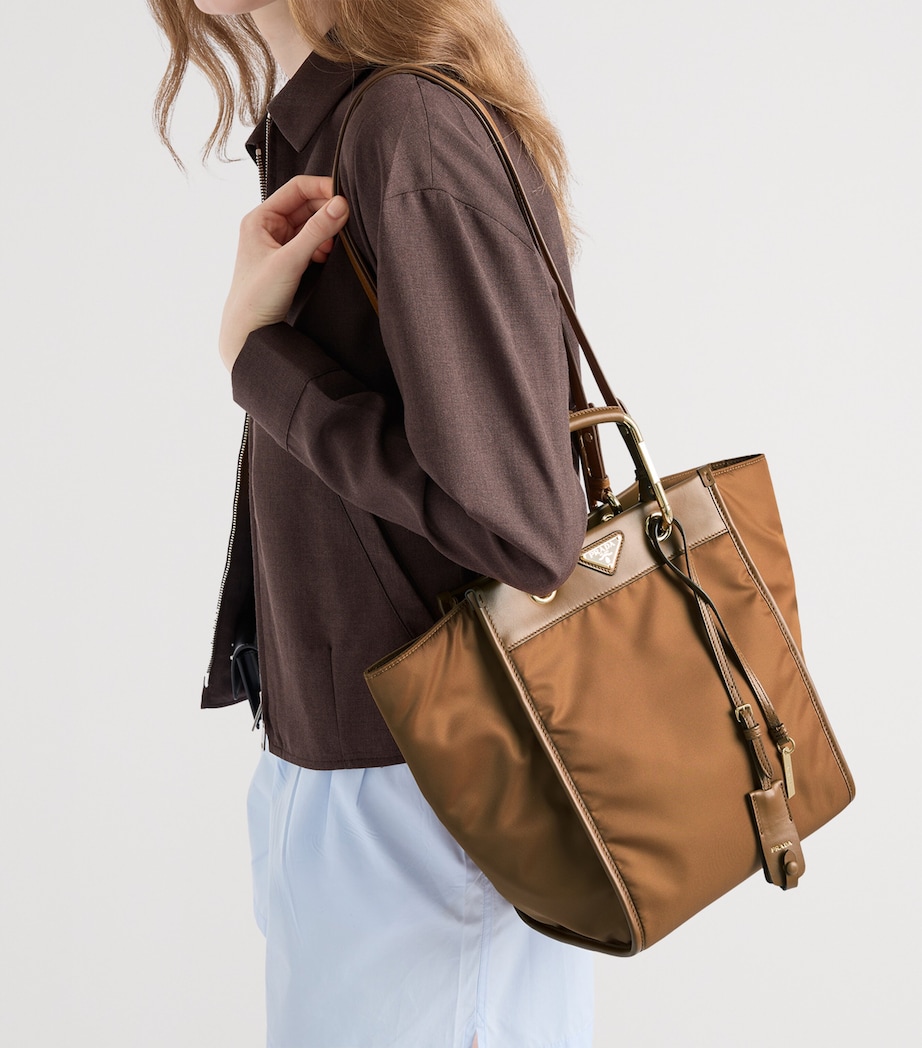 Medium Re-Nylon Tote Bag F0134 Image 7