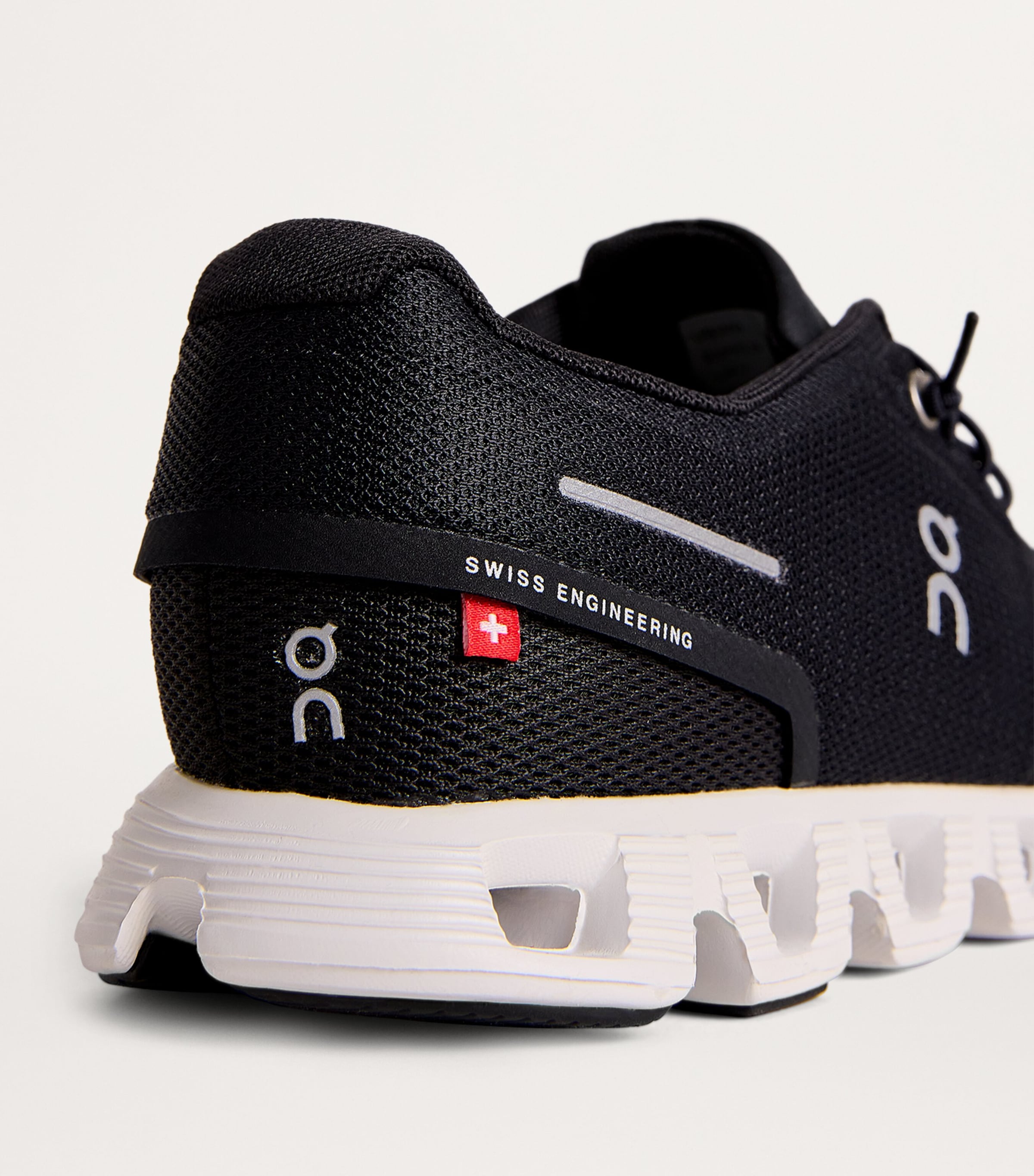 Cloud 5 Trainers BLACK WHITE Image 7