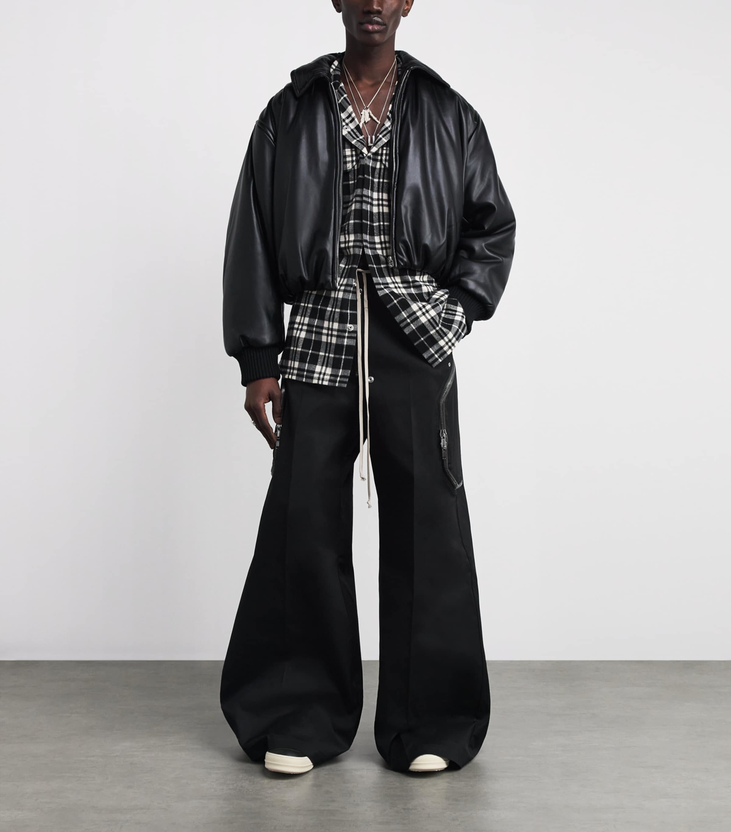 Tumbled Lambskin Vintage Low-Top Sneakers BLACK/MILK/MILK/ 911 Image 6