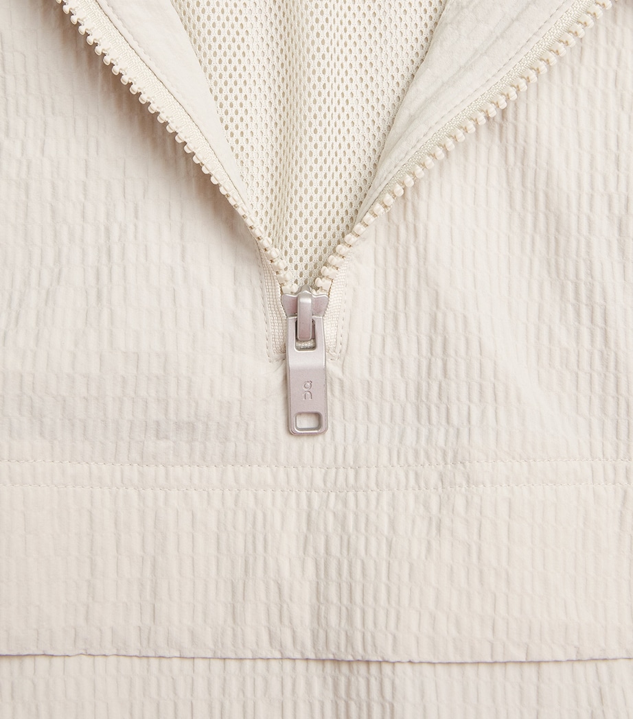 On Womens Courtside Eaze Jacket Beige Image 6