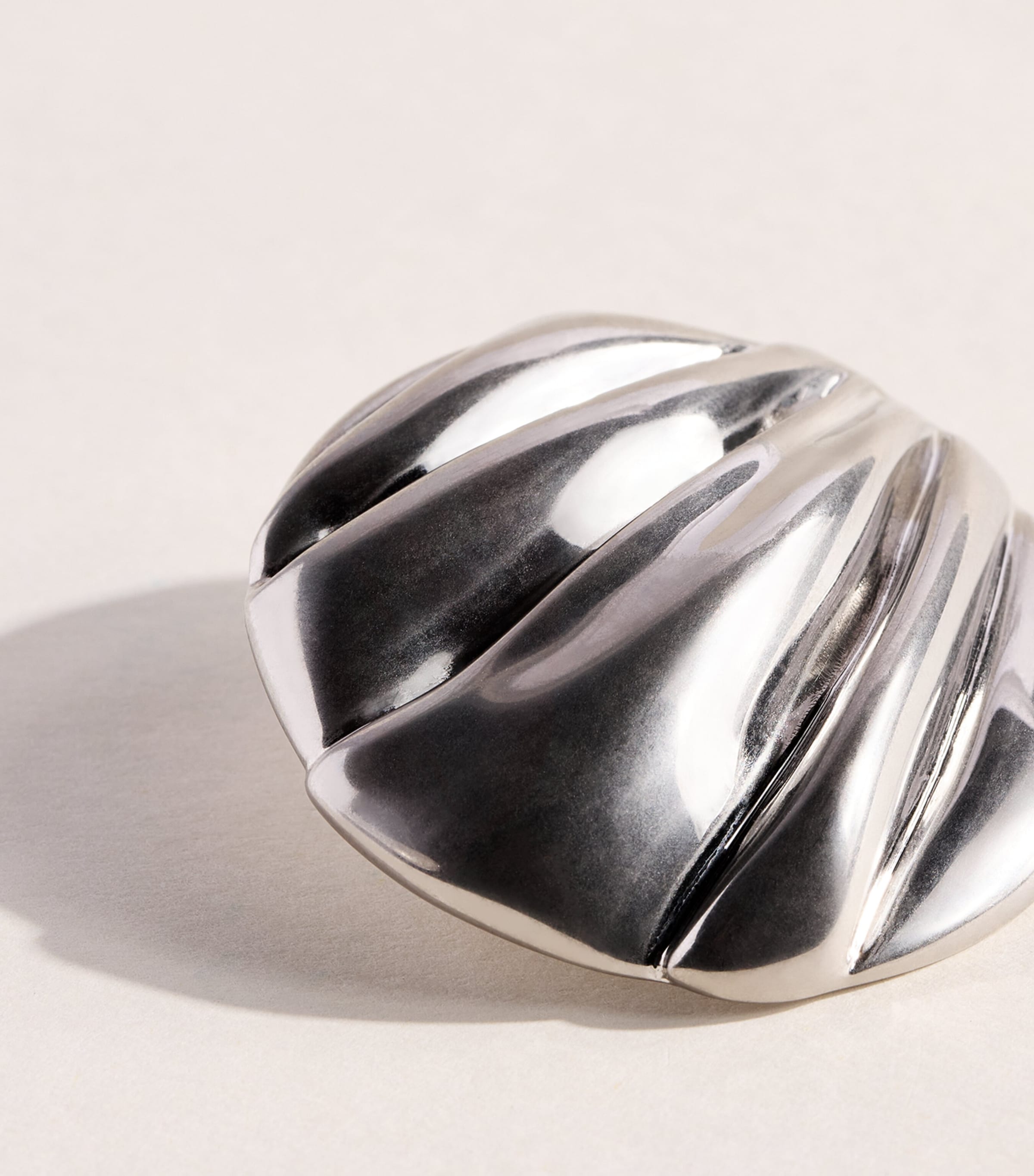 Chloé Pleats Clip-On Earrings Silver Image 4