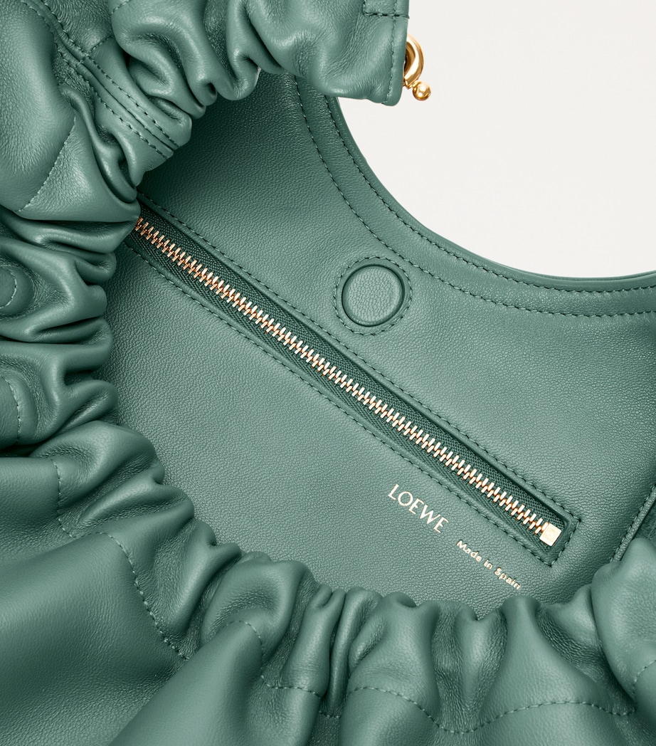 Medium Leather Squeeze Top-Handle Bag VETIVER Image 7