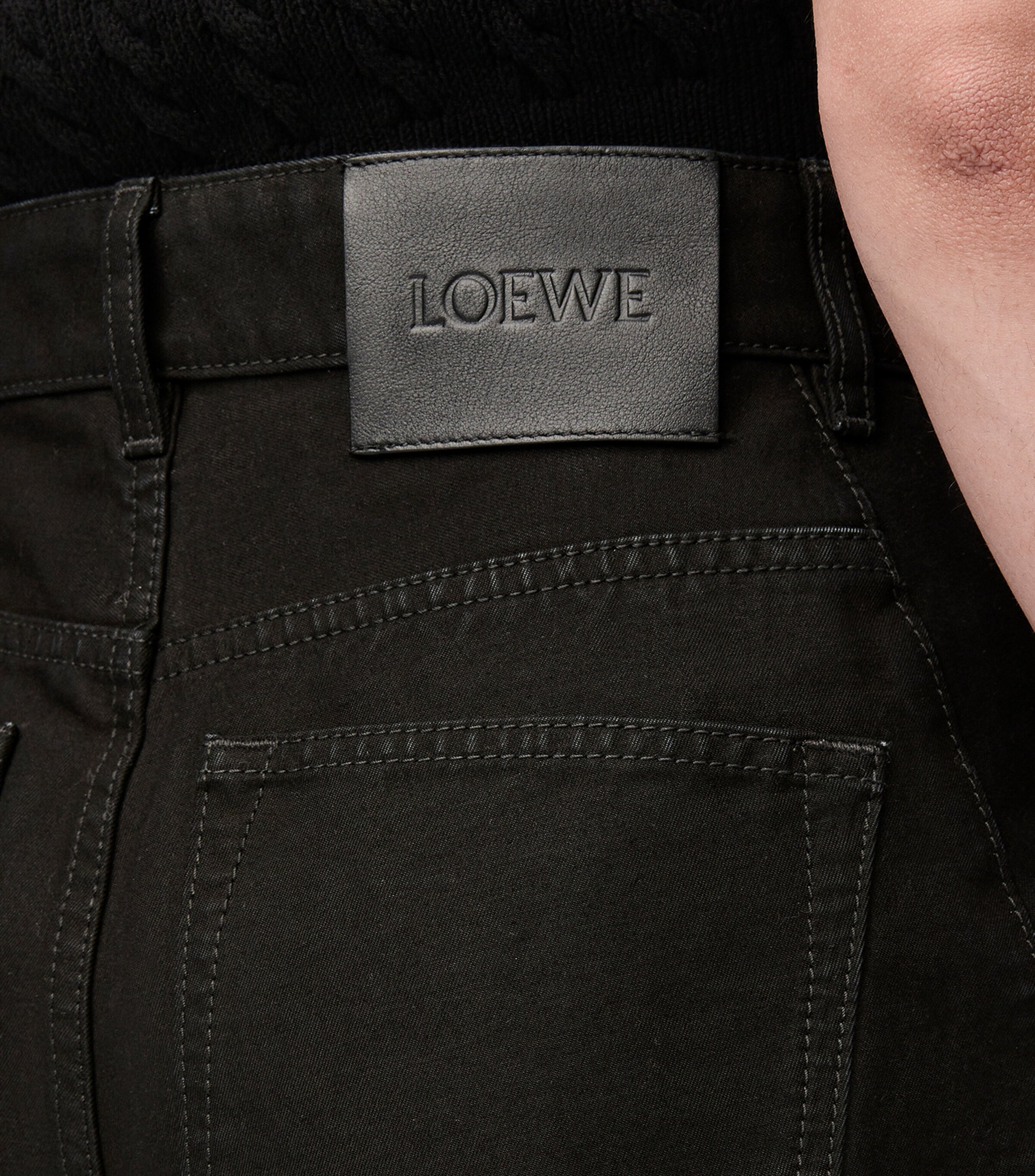 Patch-Detail Barrel Jeans BLACK Image 5