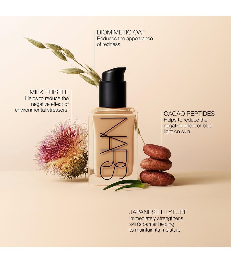 Light Reflecting Foundation PATAGONIA Image 5