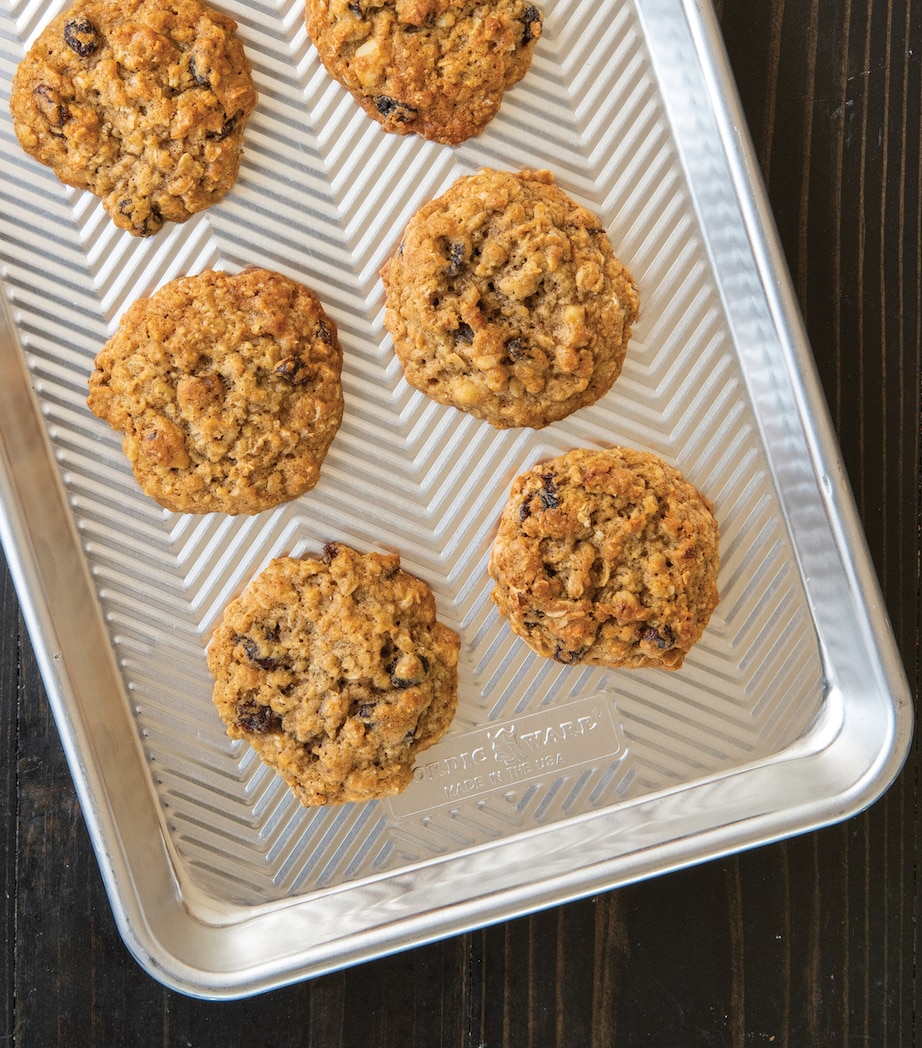 Aluminium Prism Quarter Baking Sheet (33cm x 24cm) SILVER Image 2