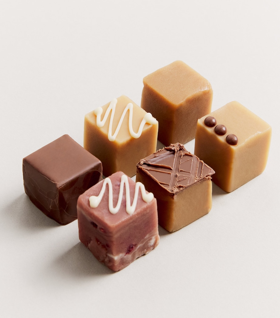 Traditional Fudge Collection Box (395g) NO COLOUR Image 2