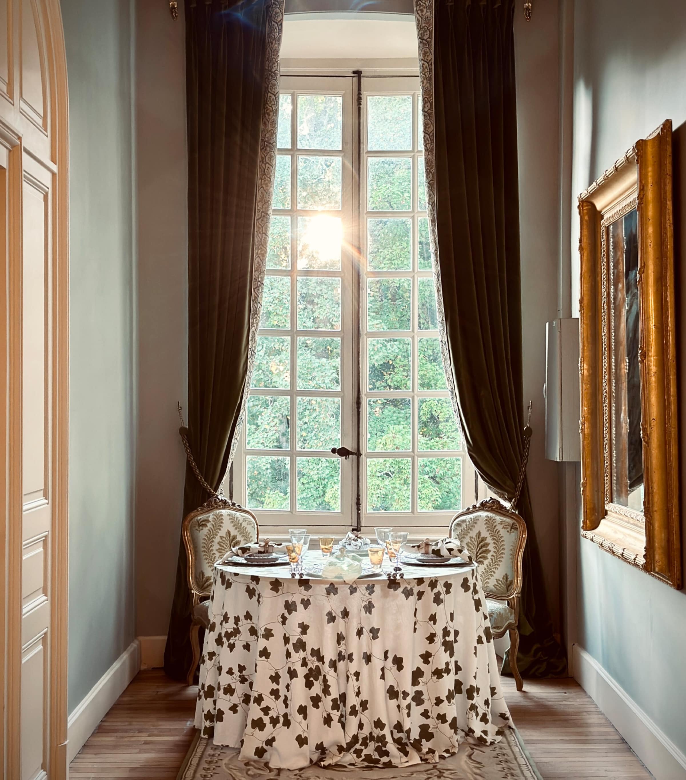 Linen Ivy Round Tablecloth (260cm) GREEN Image 6