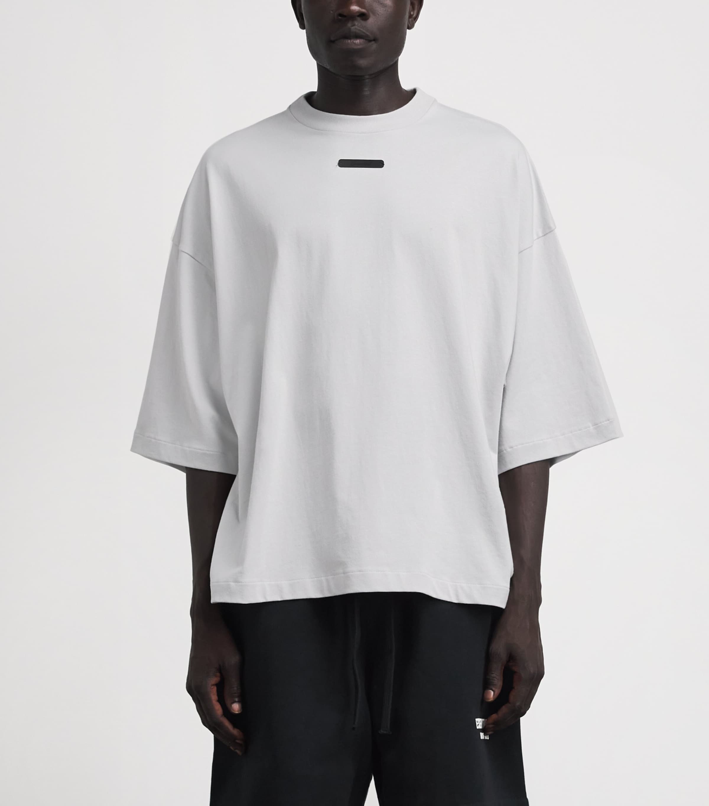FEAR OF GOD ESSENTIALS Mens Cotton Boxy Merch T-Shirt Overcast Image 4