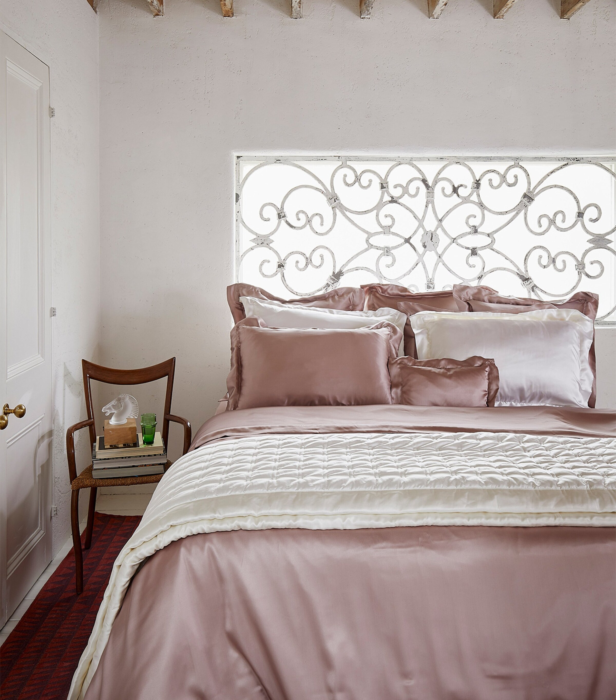 Silk Double Fitted Sheet (140cm x 200cm) VINTAGE PINK Image 2