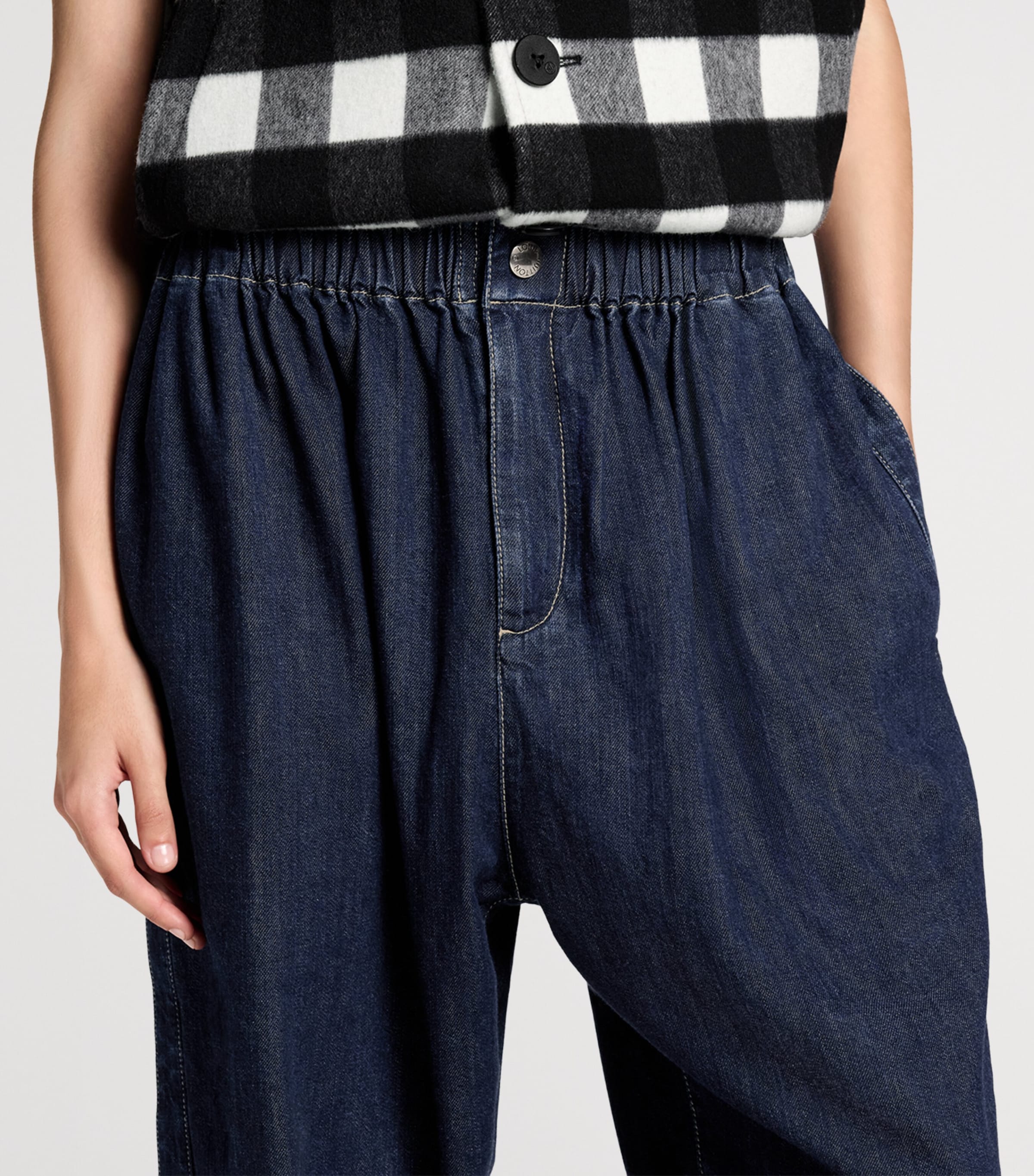 Monogram-Detail Carrot Jeans BLACK Image 5