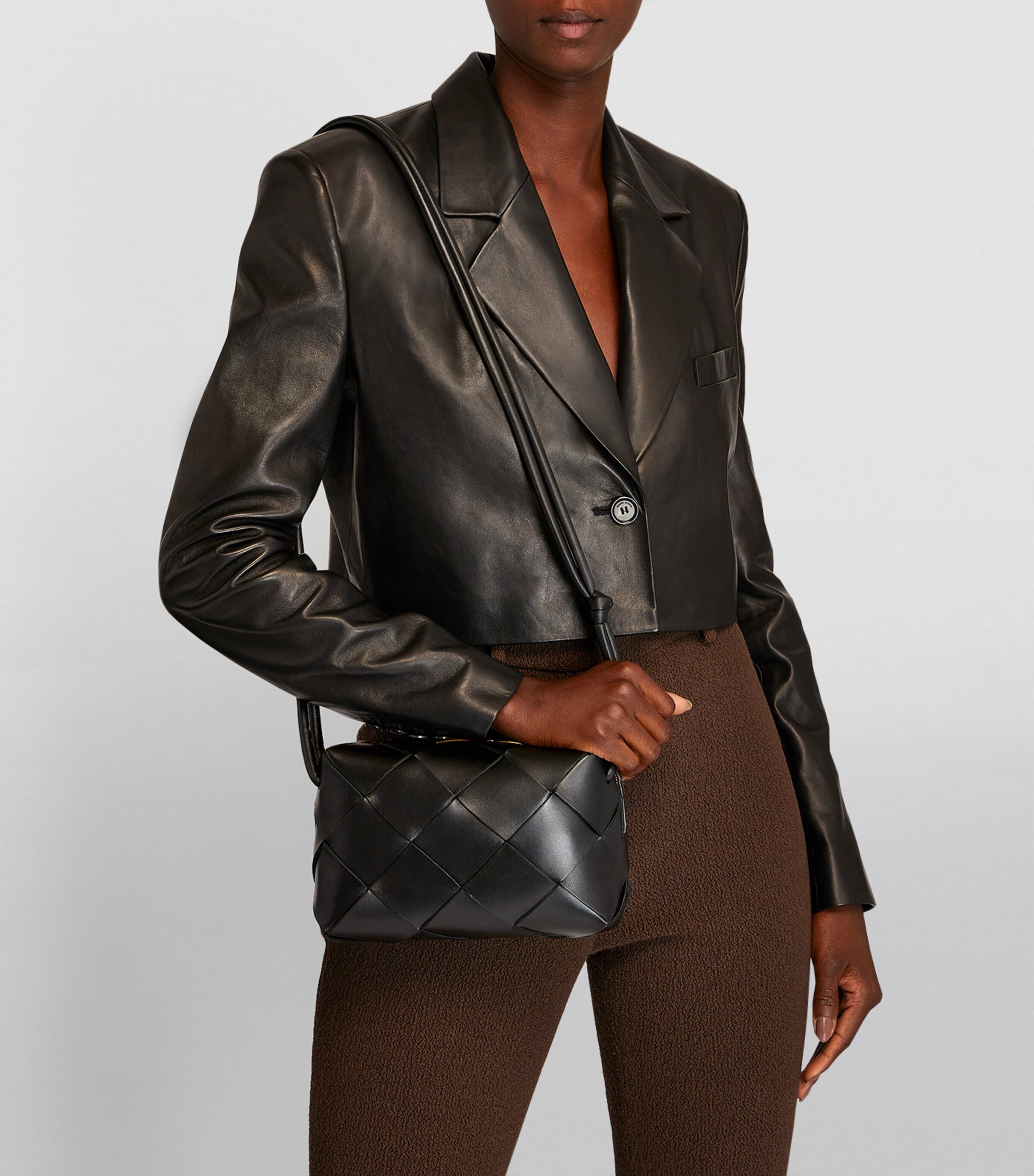 Bottega Veneta Cassette Cross-Body Bag Black Gold Image 2