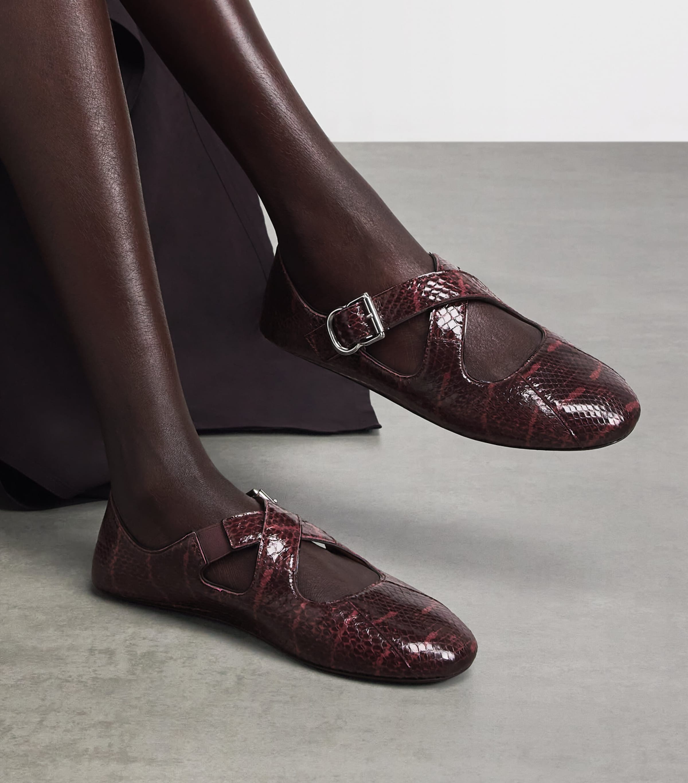 Alaïa Womens Snakeskin Criss-Cross Ballet Flats Bordeaux Image 2