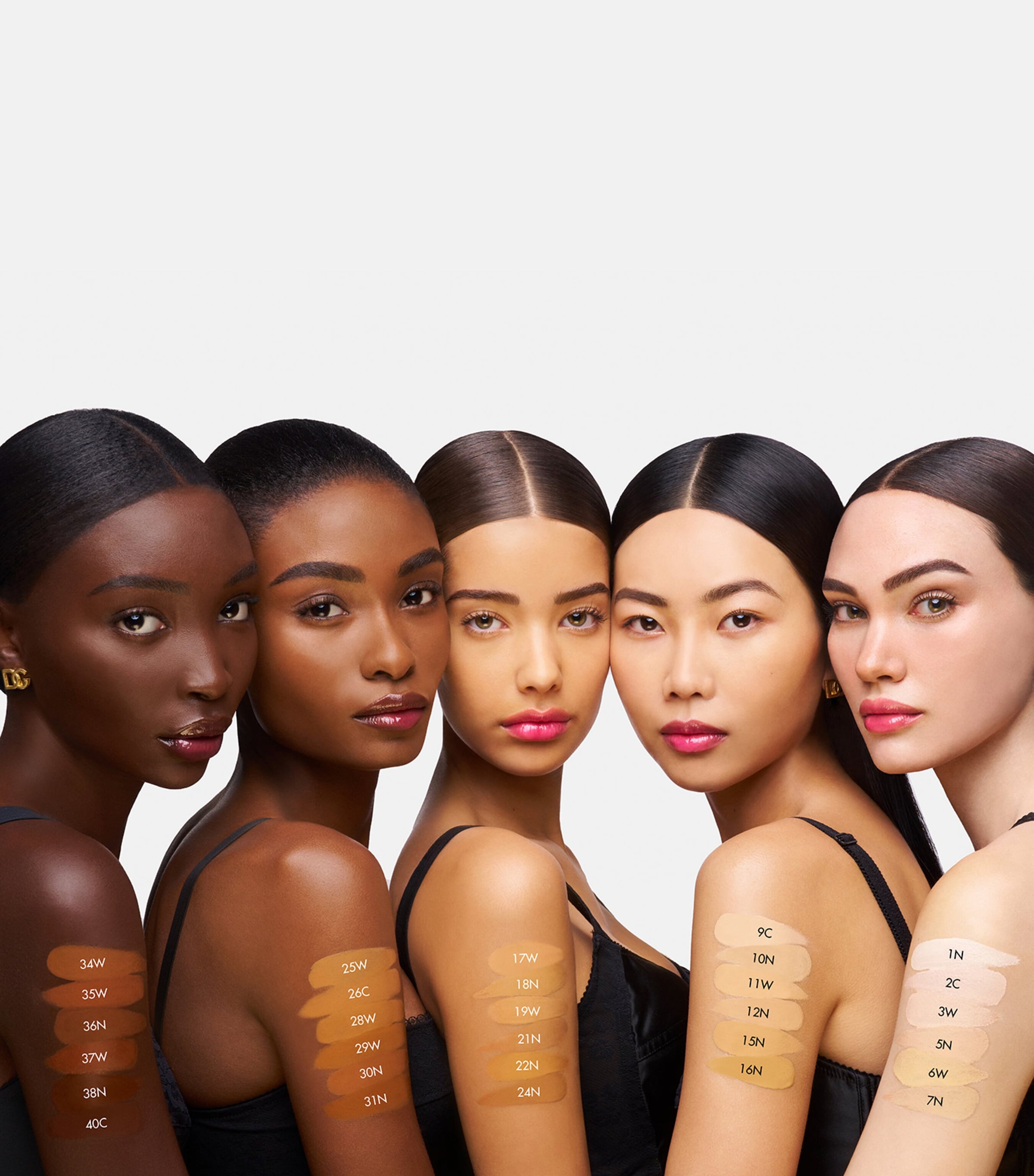 Blueberry Nutri Tint Hydro Glow & Fresh Skin Tint 21W MEDIUM Image 4