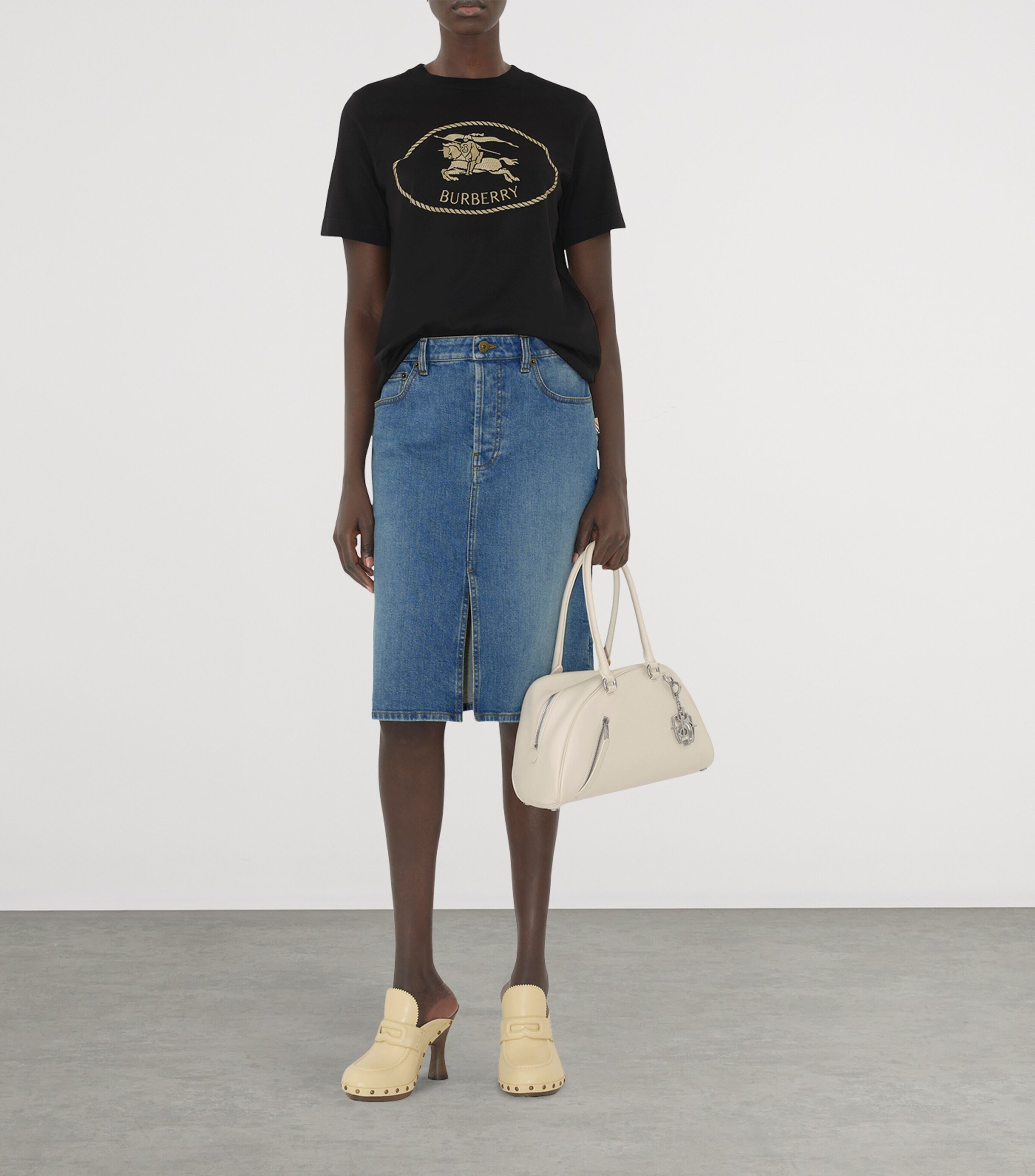 Cotton Knight Stamp T-Shirt BLACK Image 2