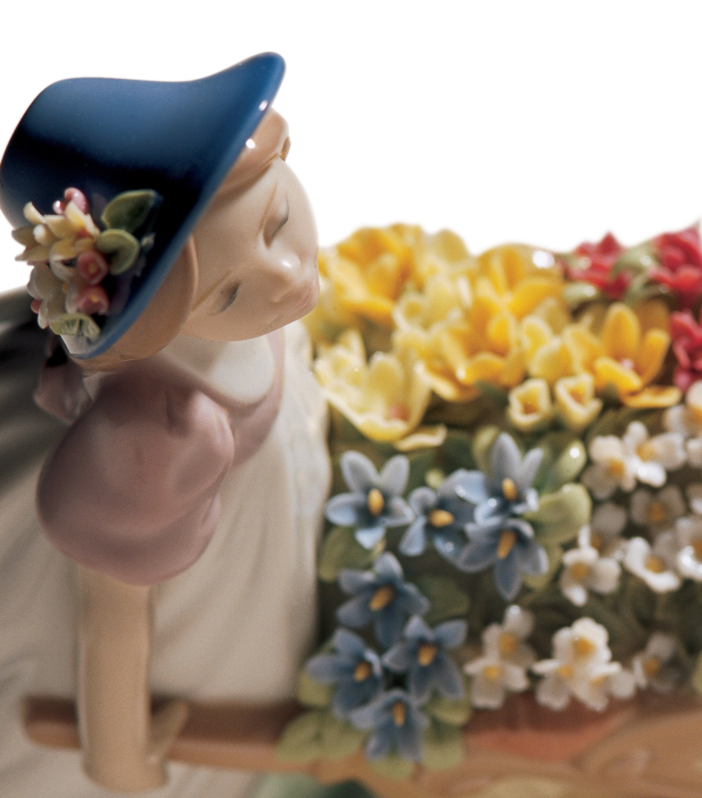 Lladró Love’s Tender Tokens Figurine Image 3