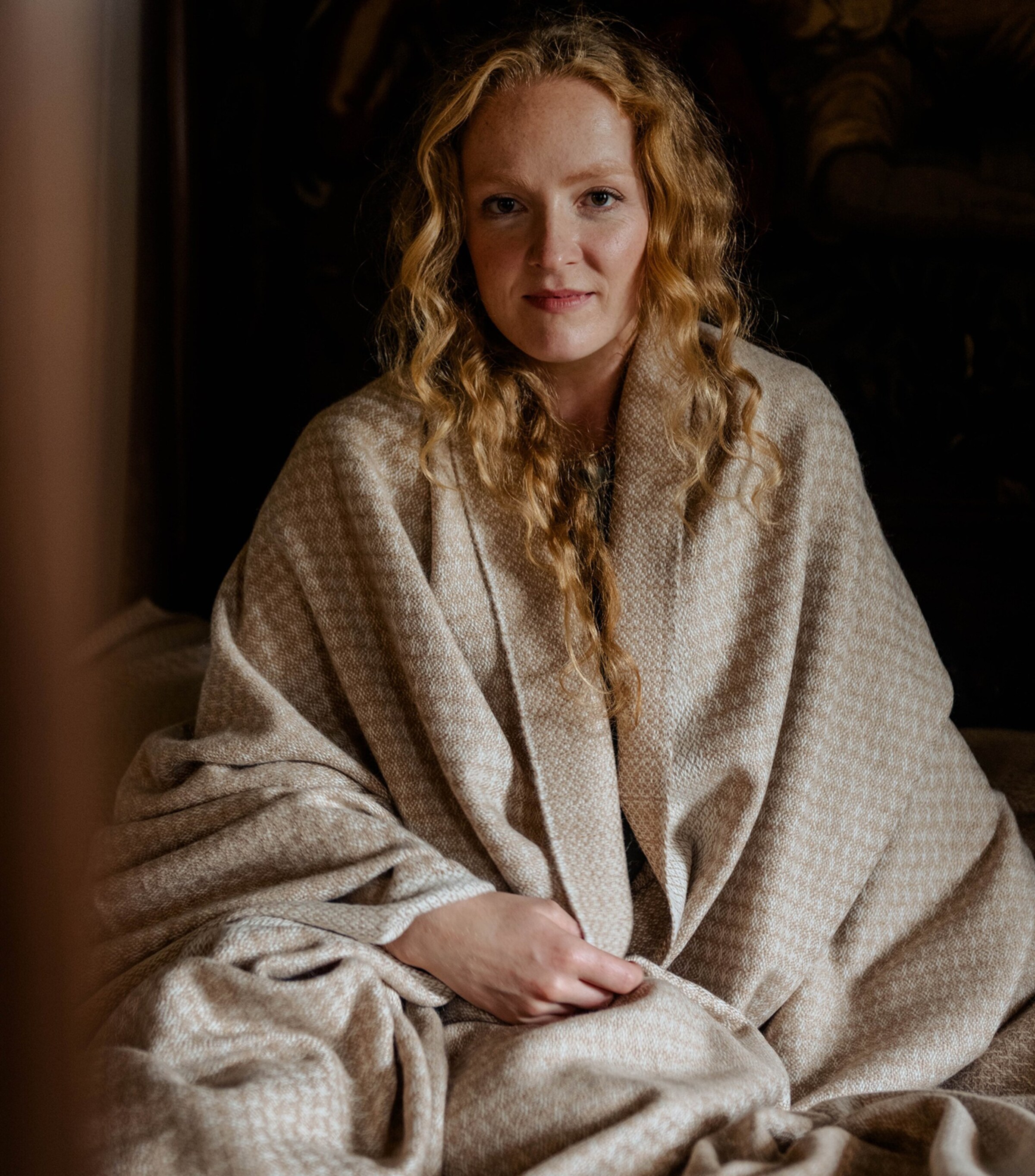 Araminta Campbell Large Alpaca-Blend Willow Throw (150cm x 300cm) Caramel Image 4