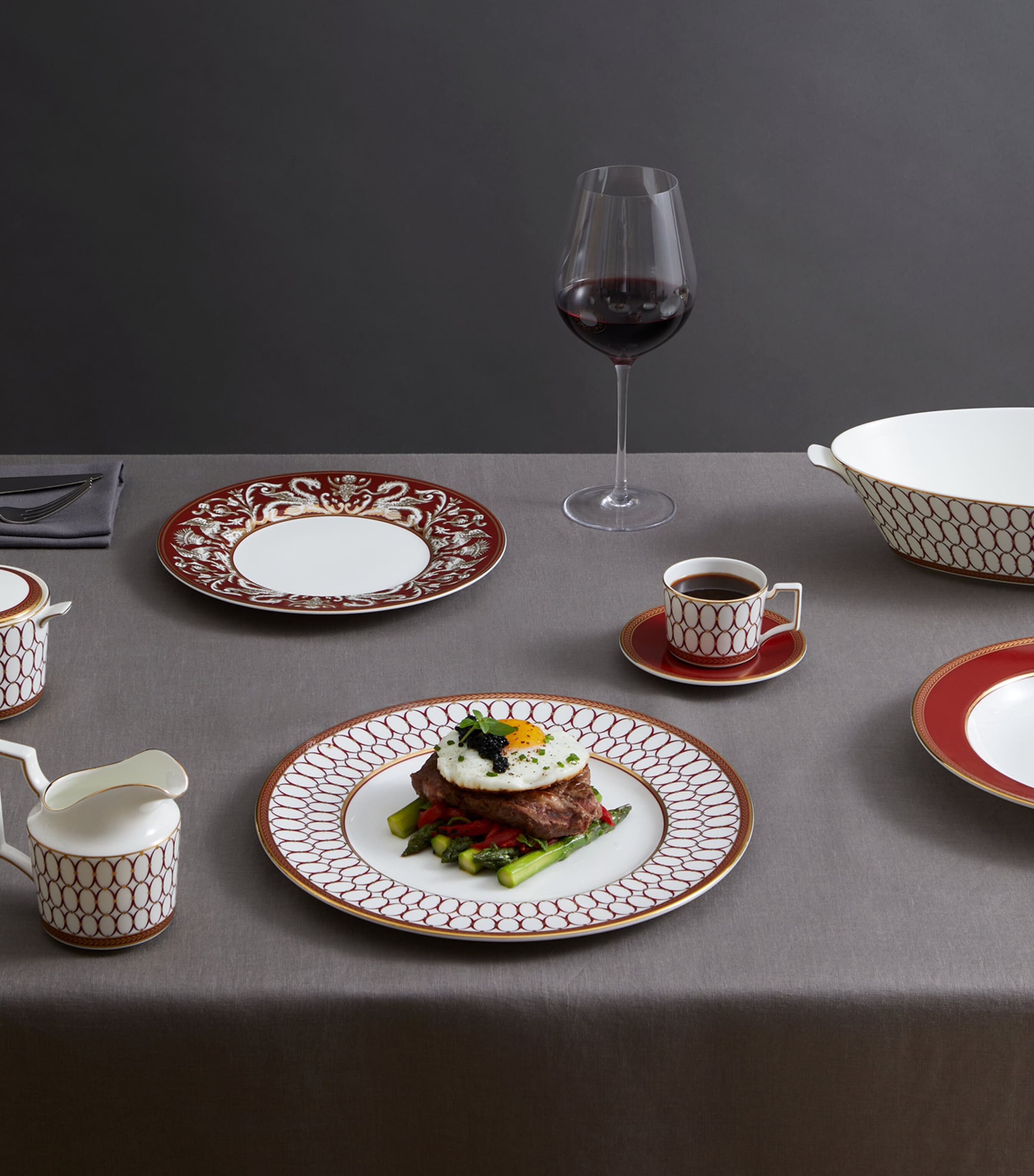 Renaissance Red Pasta Bowl (24cm) MULTI Image 2