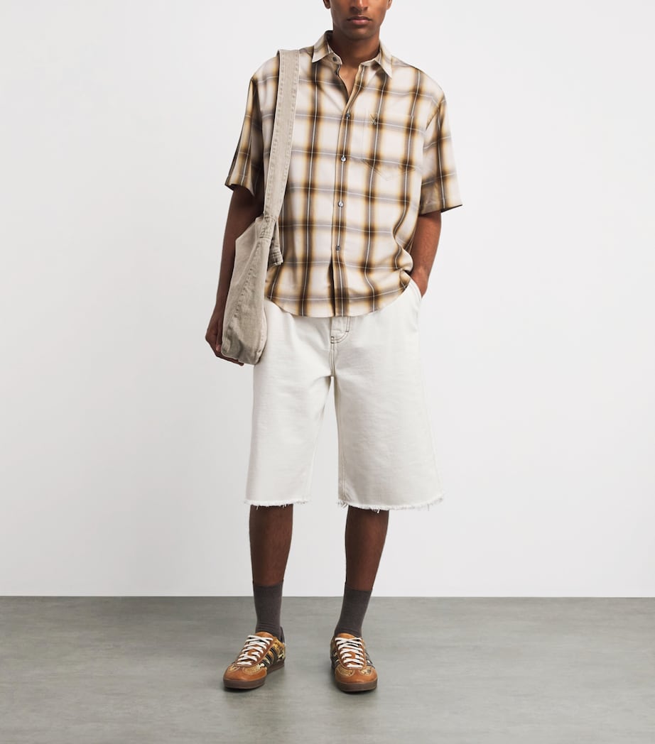 AMI Paris Mens Contrast-Stitch Oversized Denim Shorts Blanc Creme Image 2