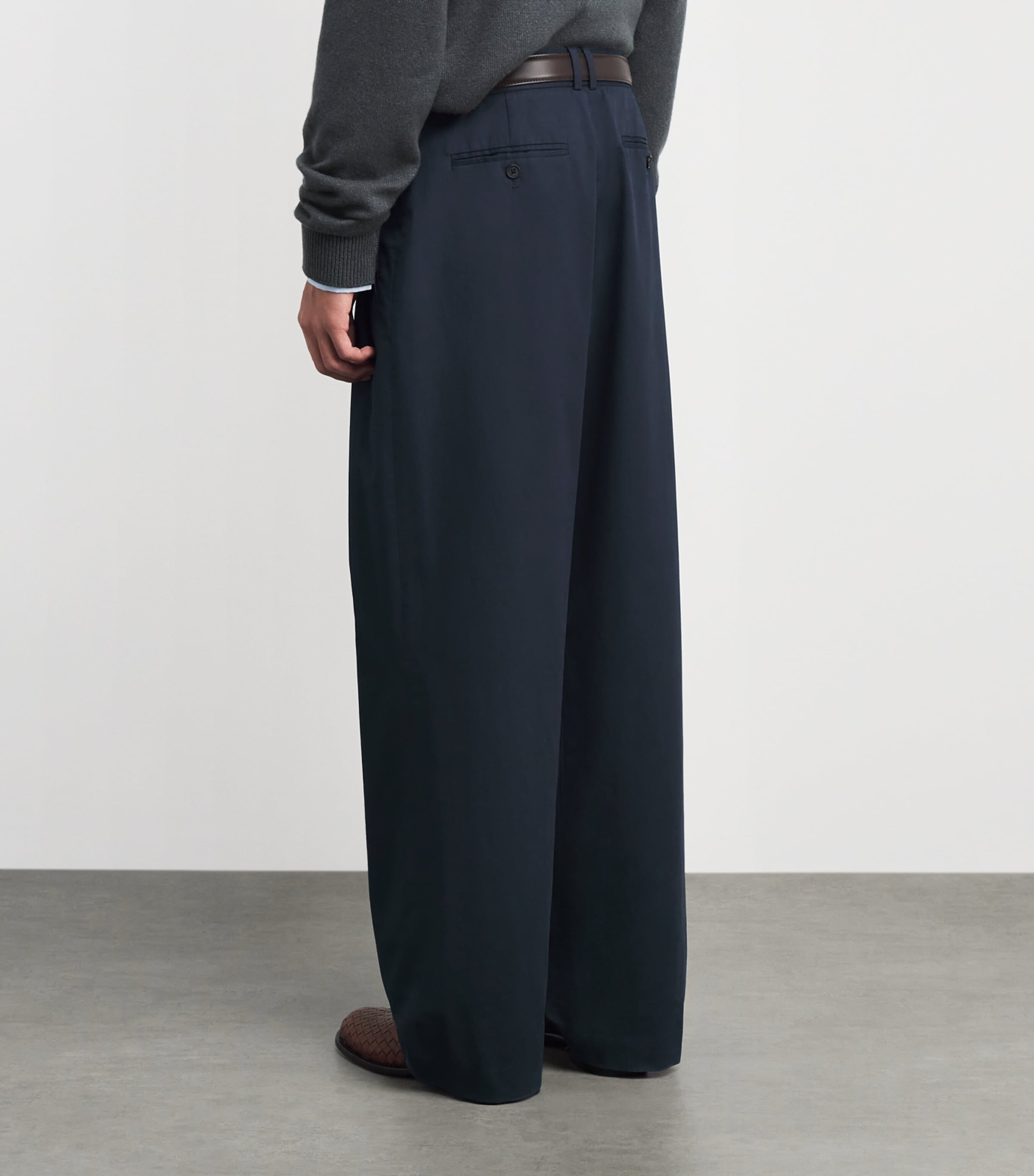 The Row Mens Tibor Cotton-Cashmere Trousers Anthracite Image 4