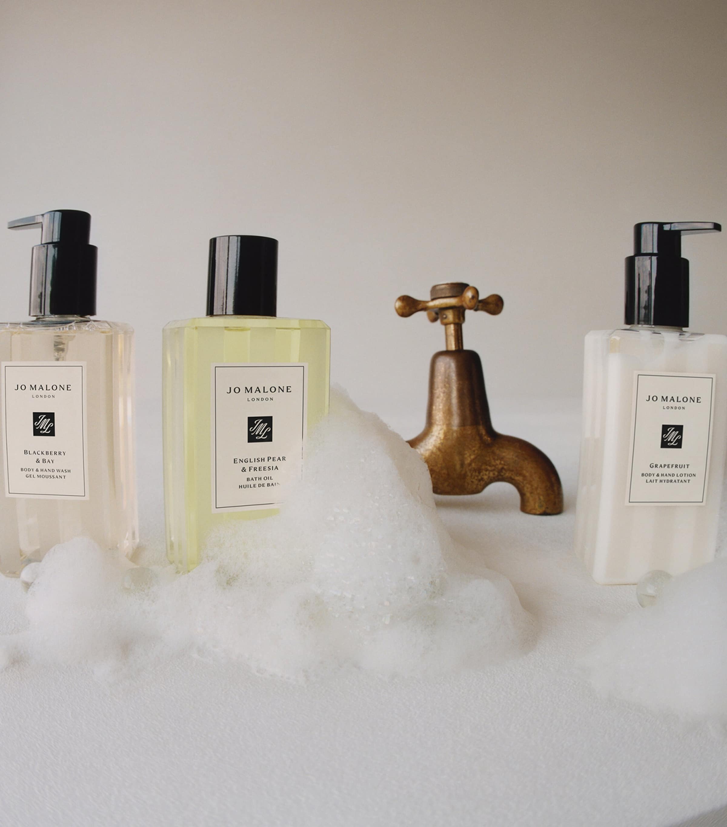 English Pear And Freesia Bath Oil (250ml) NO COLOUR Image 3