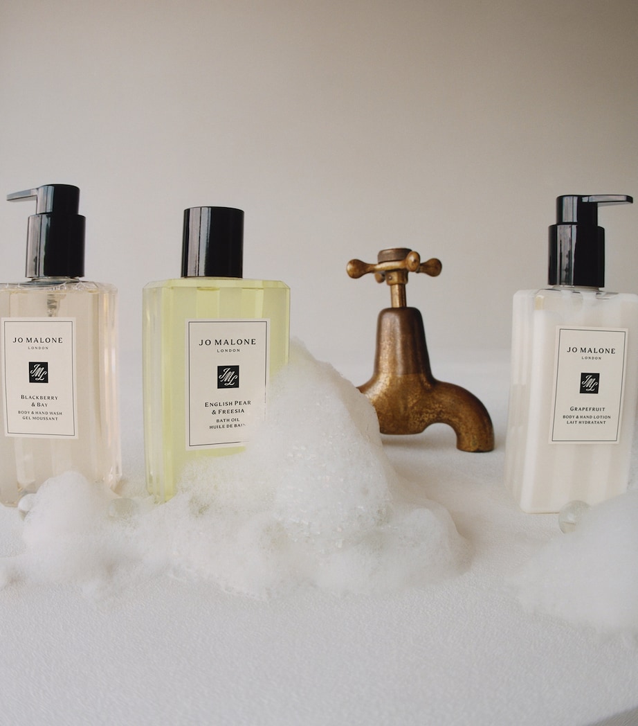 English Pear And Freesia Bath Oil (250ml) NO COLOUR Image 3