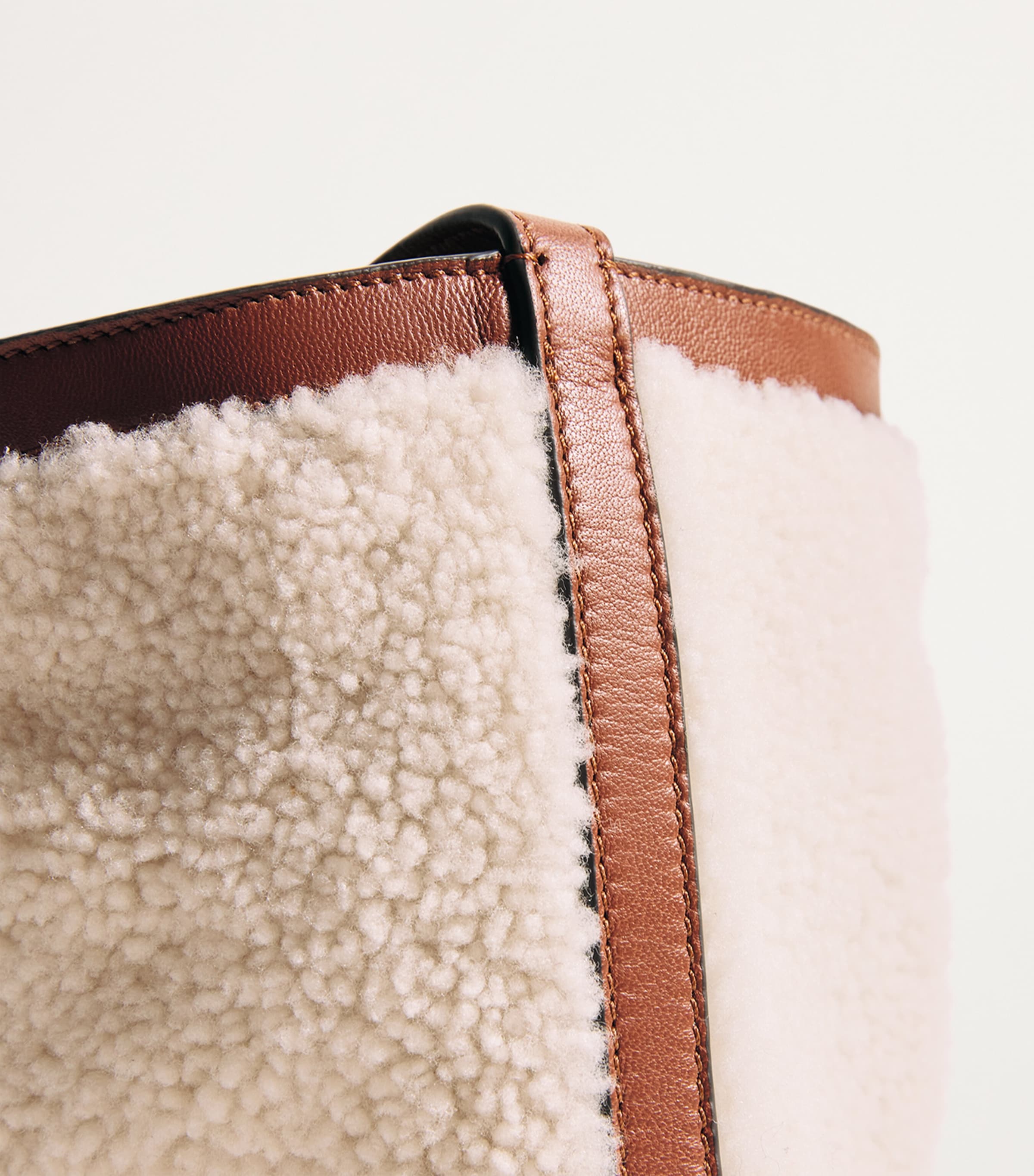 Shearling-Leather Bucket Bag A0624 Image 6