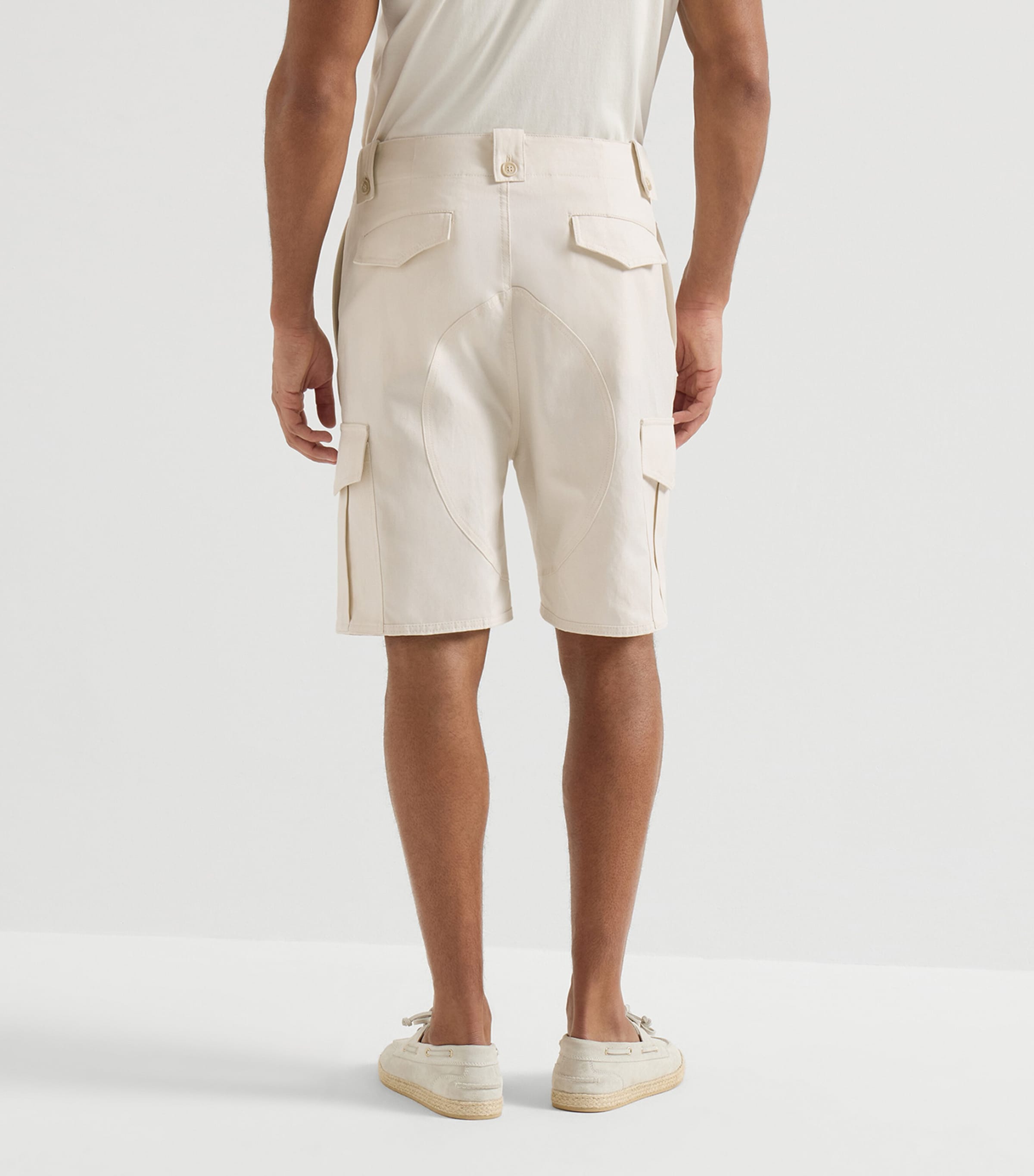 Brunello Cucinelli Mens Cotton-Linen Cargo Bermuda Shorts Image 5