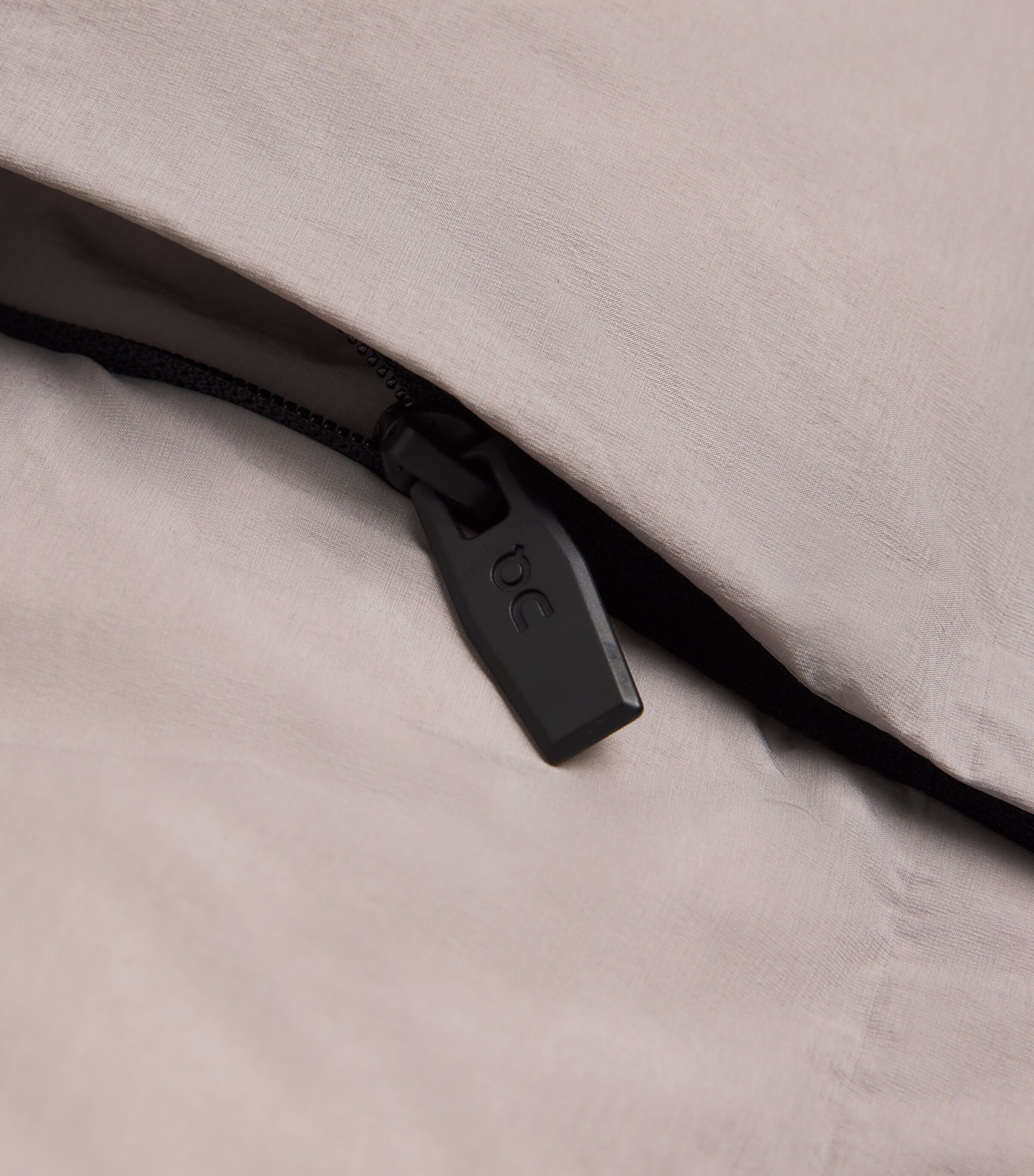 On Womens Challenger Padded Gilet Zinc Image 5