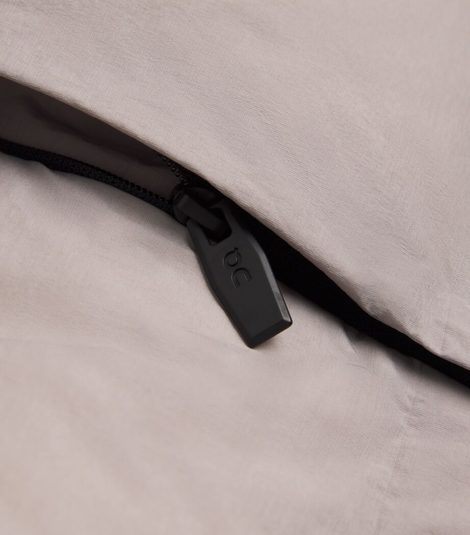 On Womens Challenger Padded Gilet Zinc Image 5