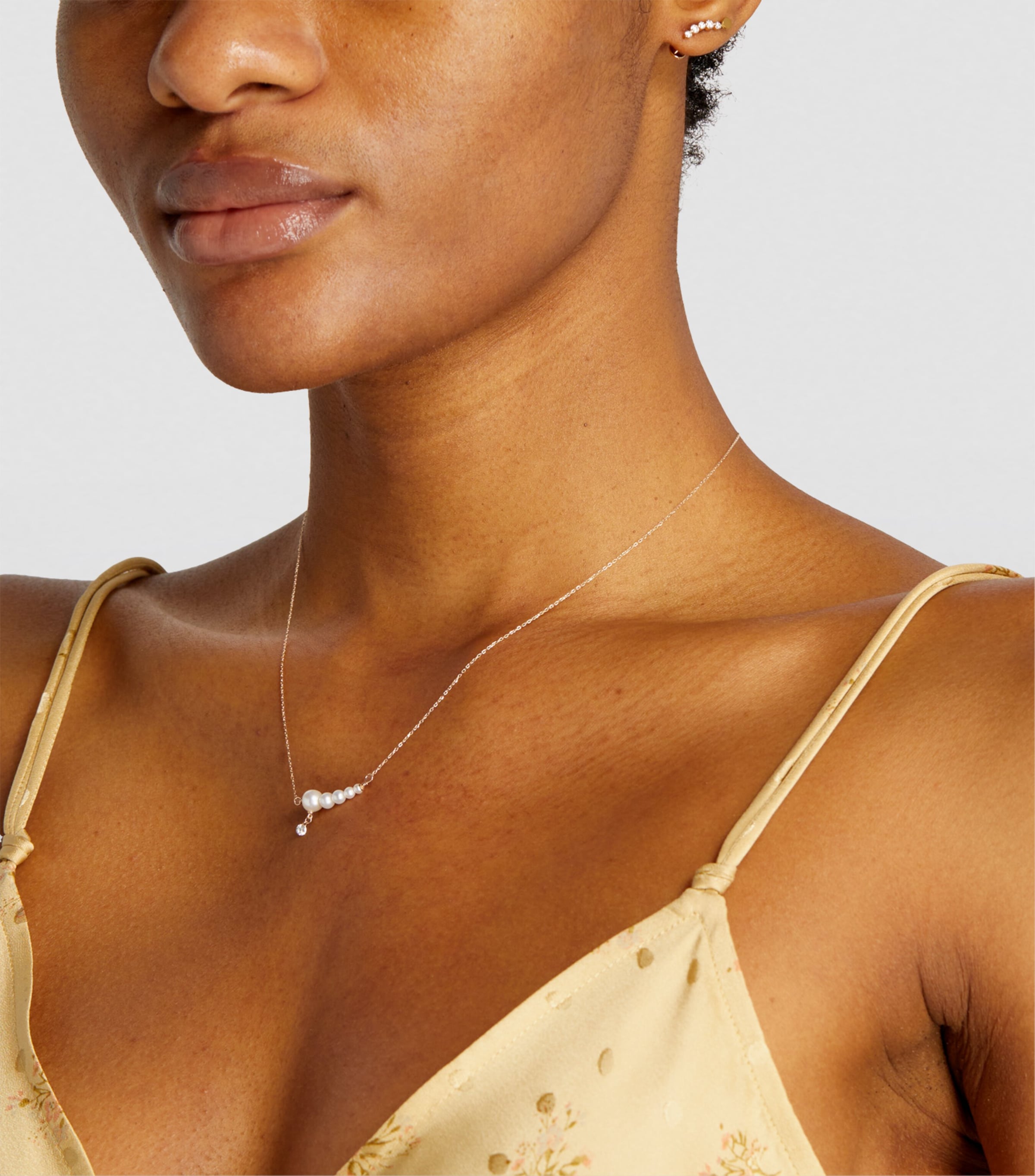 Persée Yellow Gold, Diamond and 5-Pearl Gradient Chain Necklace Yellow Gold Image 3