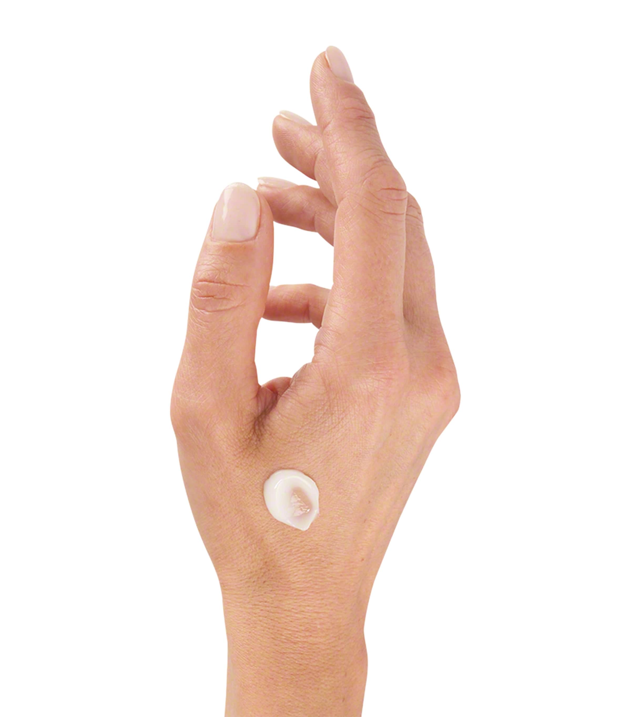 Moisturizing With A Cream NO COLOUR Image 3