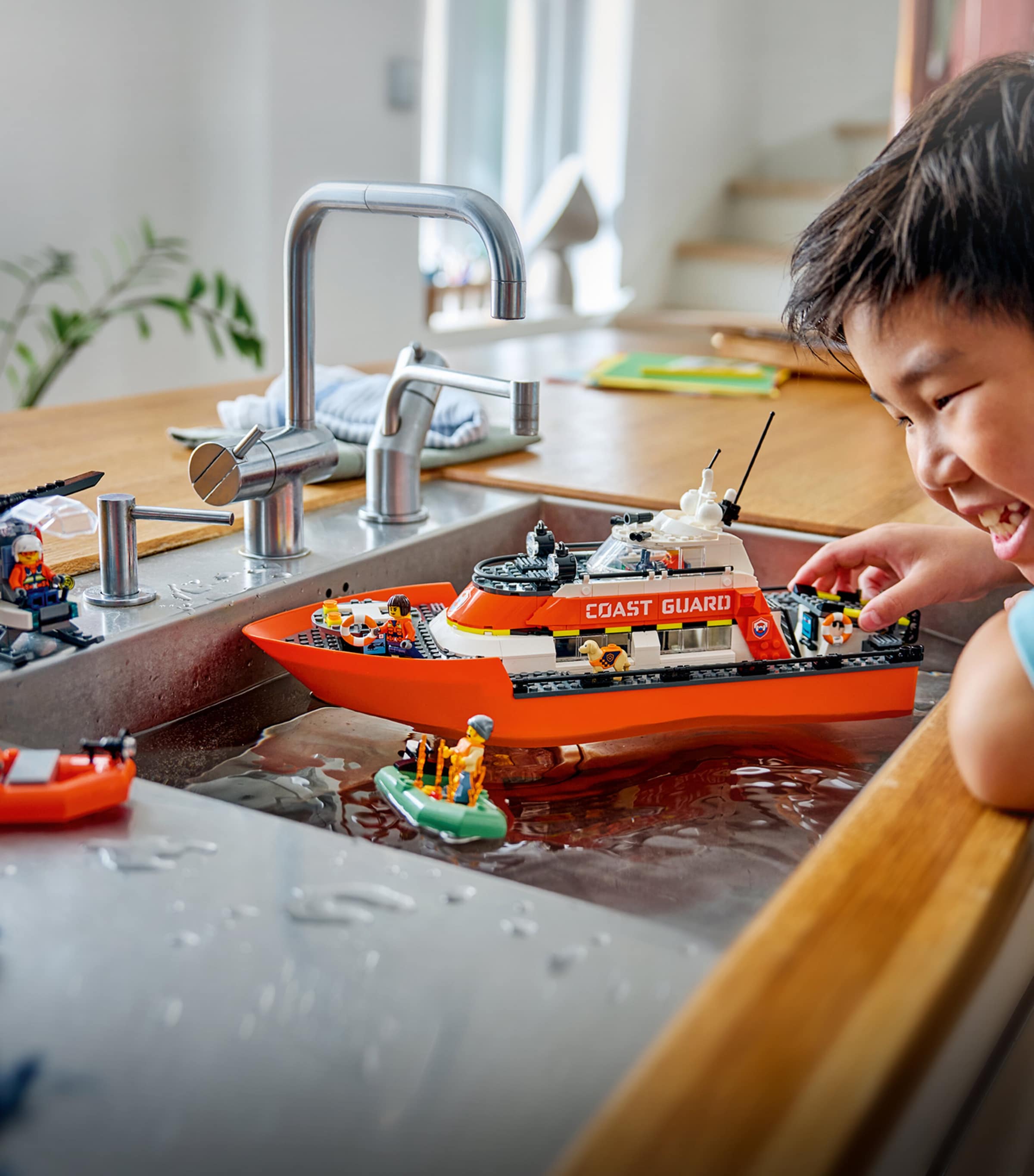 Lego City Coast Guard Rescue Boat & Helicopter 60504 Image 4