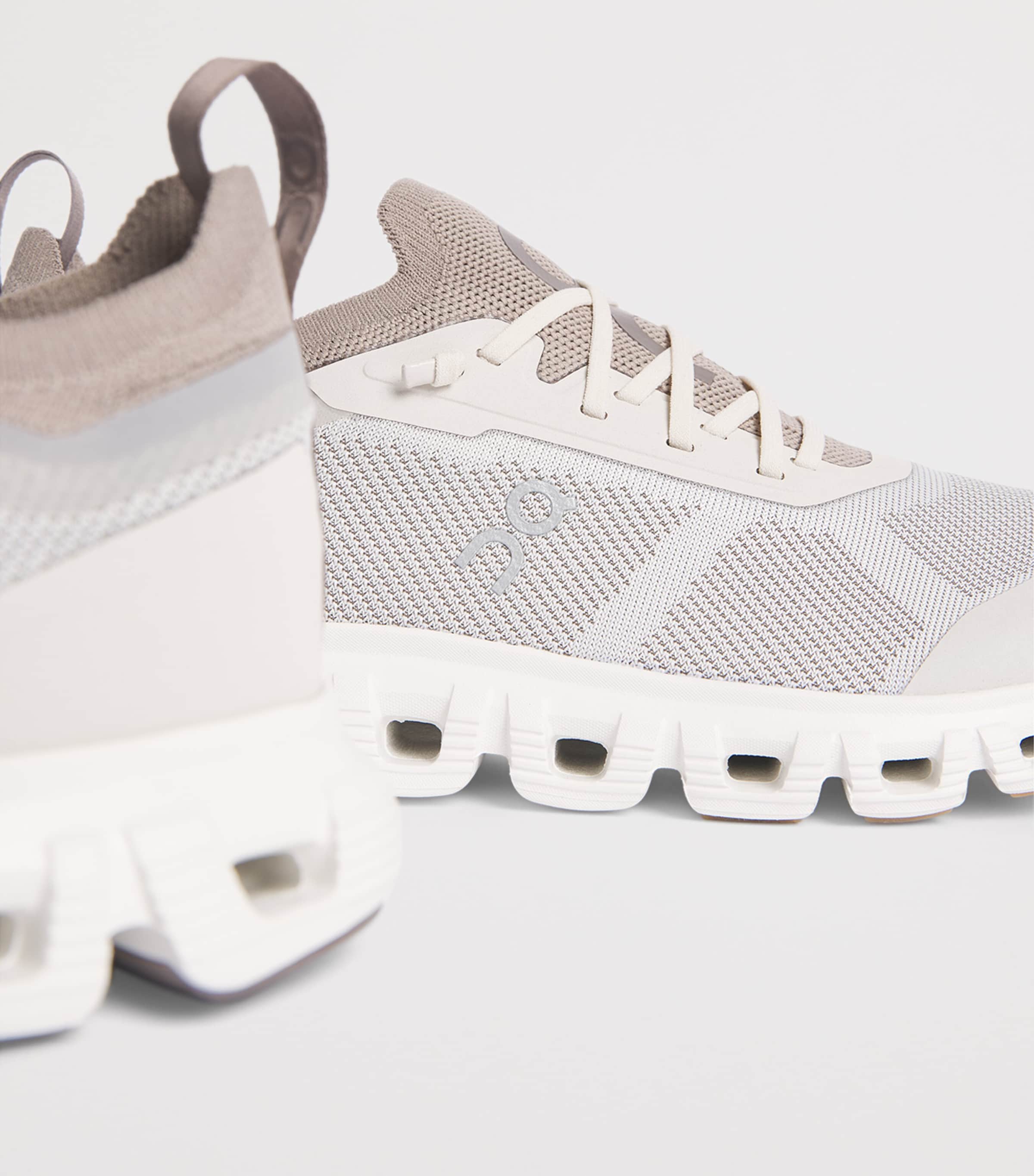 On Womens Cloud 6 Versa Trainers Pearl | Cinder Image 5
