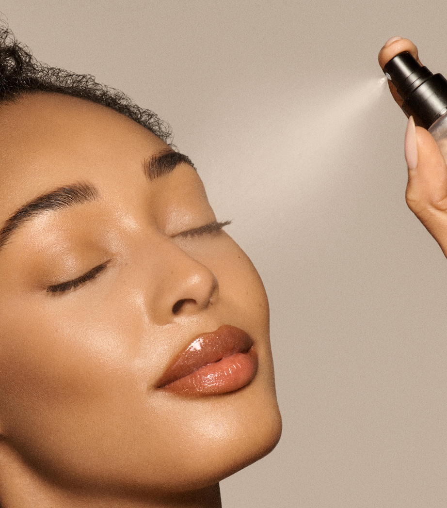 Invisiveil Setting Spray (35ml) NO COLOUR Image 2