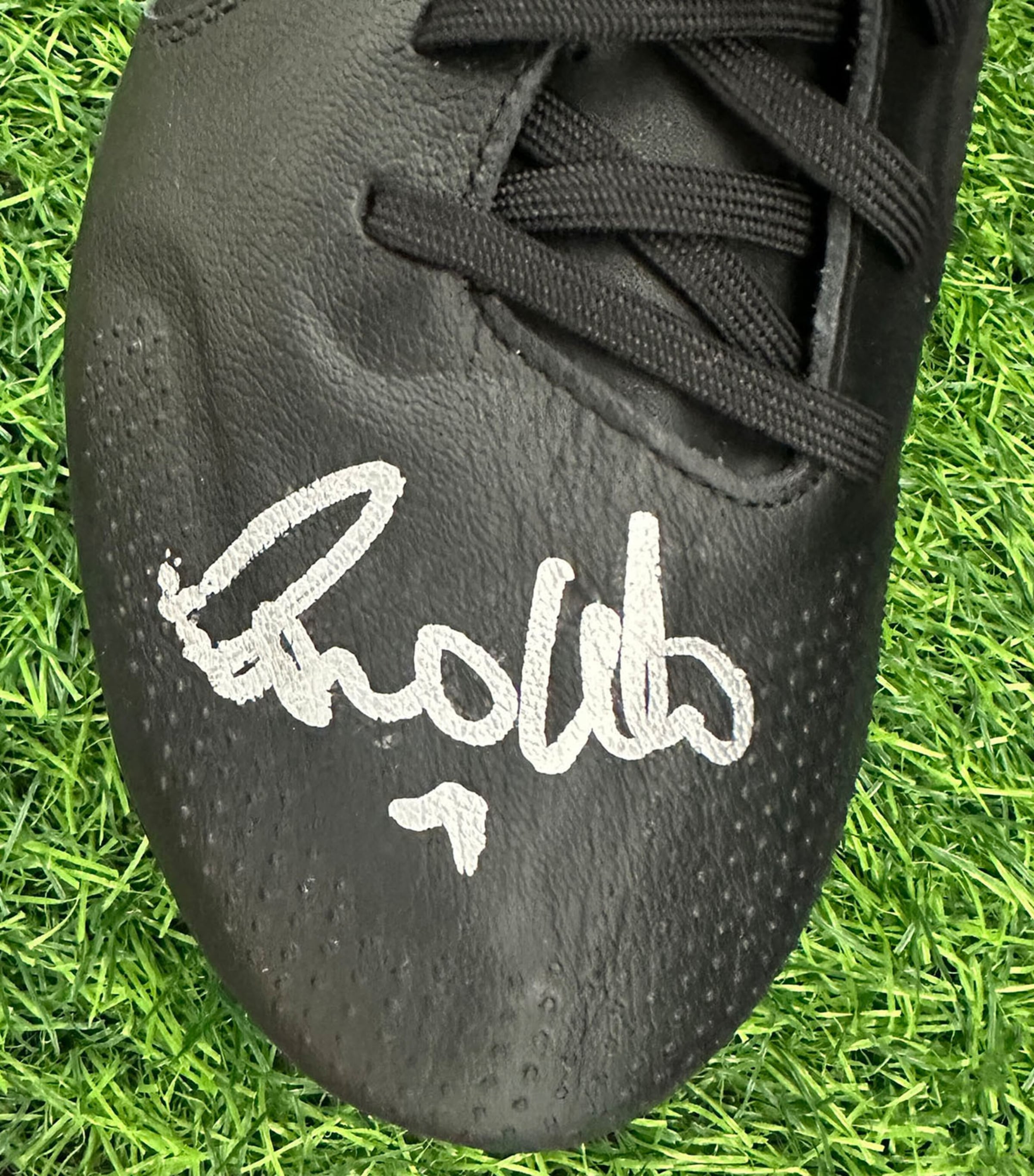 Leipzig Galleries Autographed Ronaldinho Gaúcho Football Boot Display Image 2