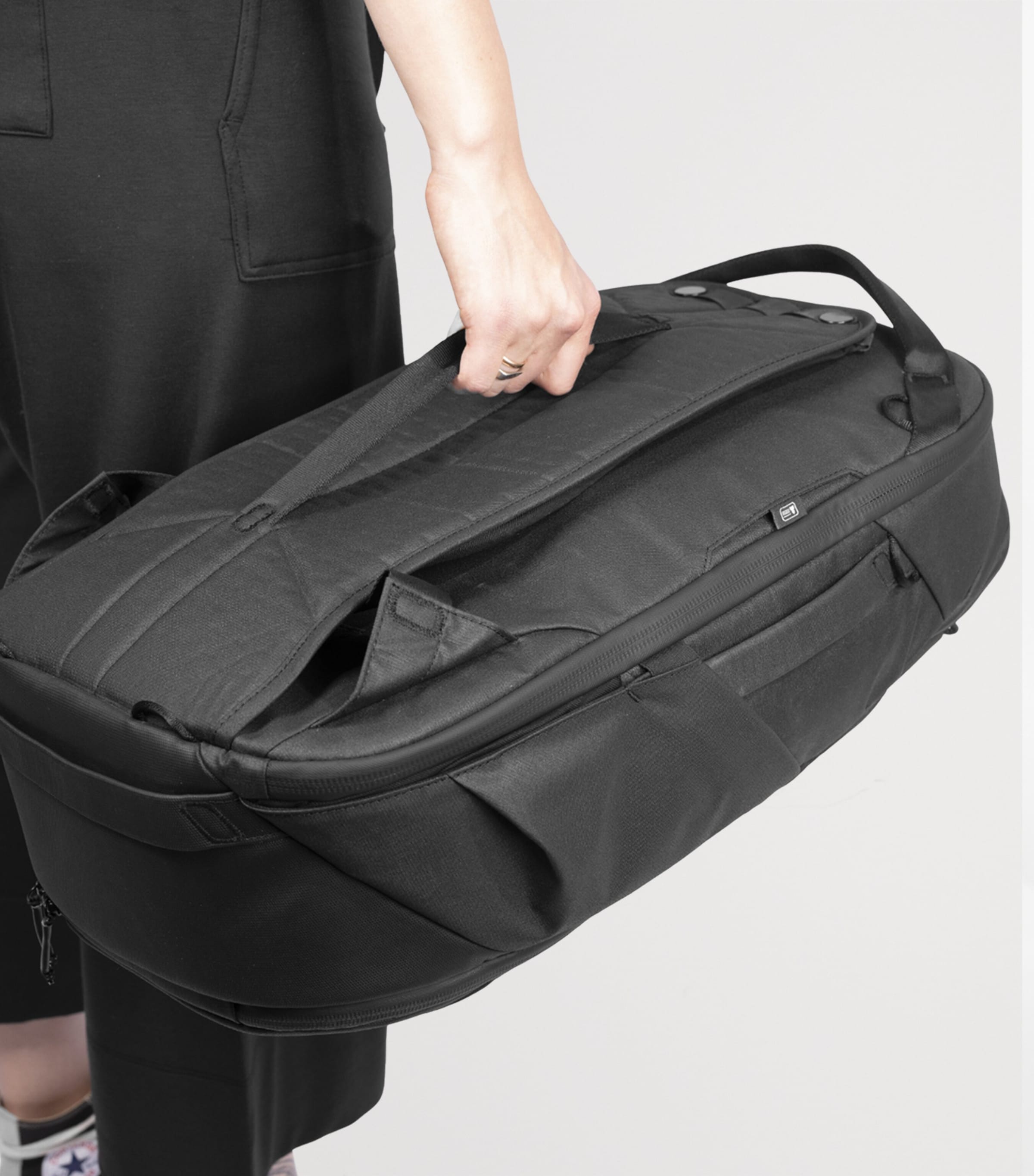 Canvas Expandable 30-Litre Travel Backpack BLACK Image 12