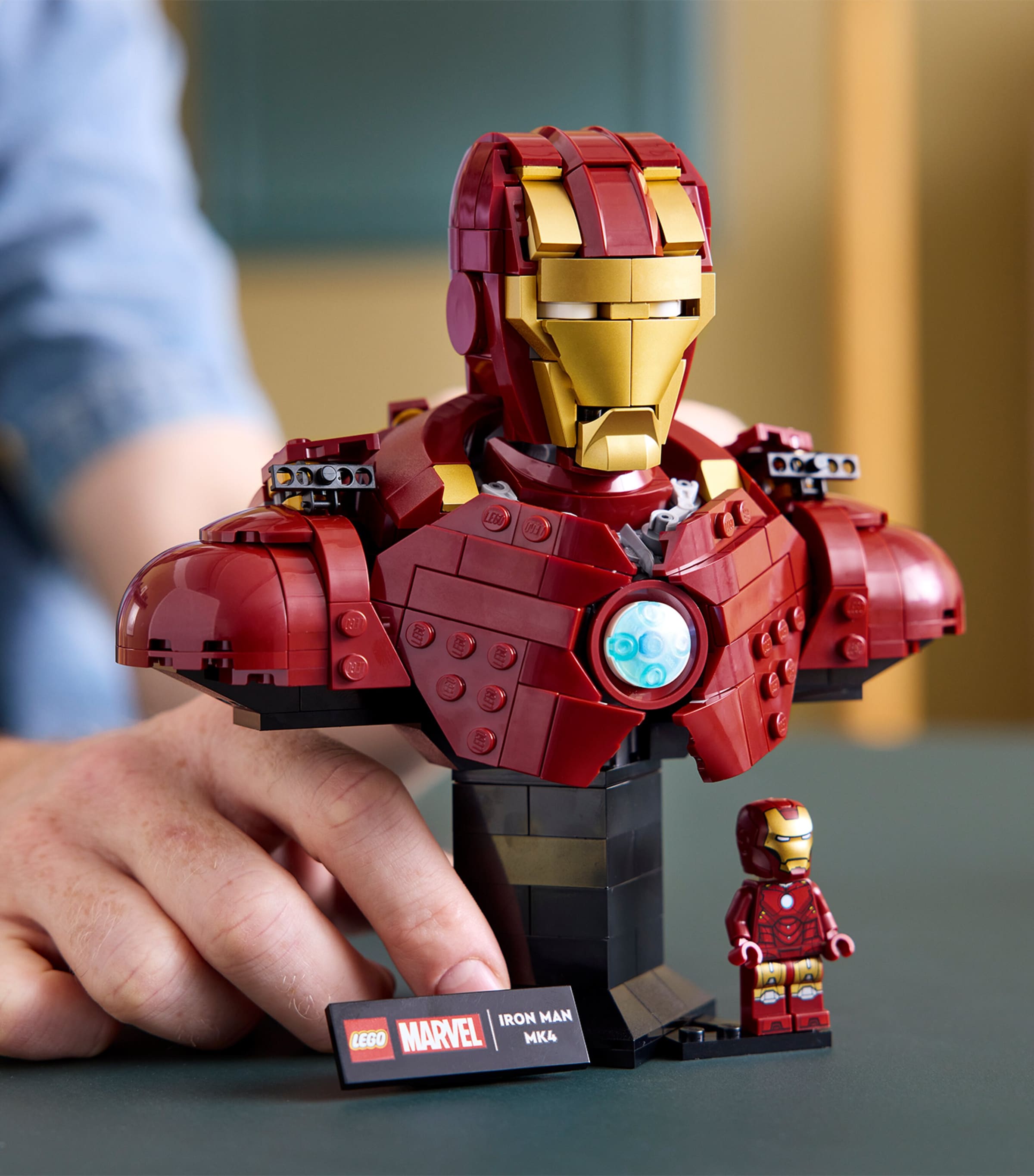 Lego Marvel Iron Man MK4 Bust 76327 Harrods UK