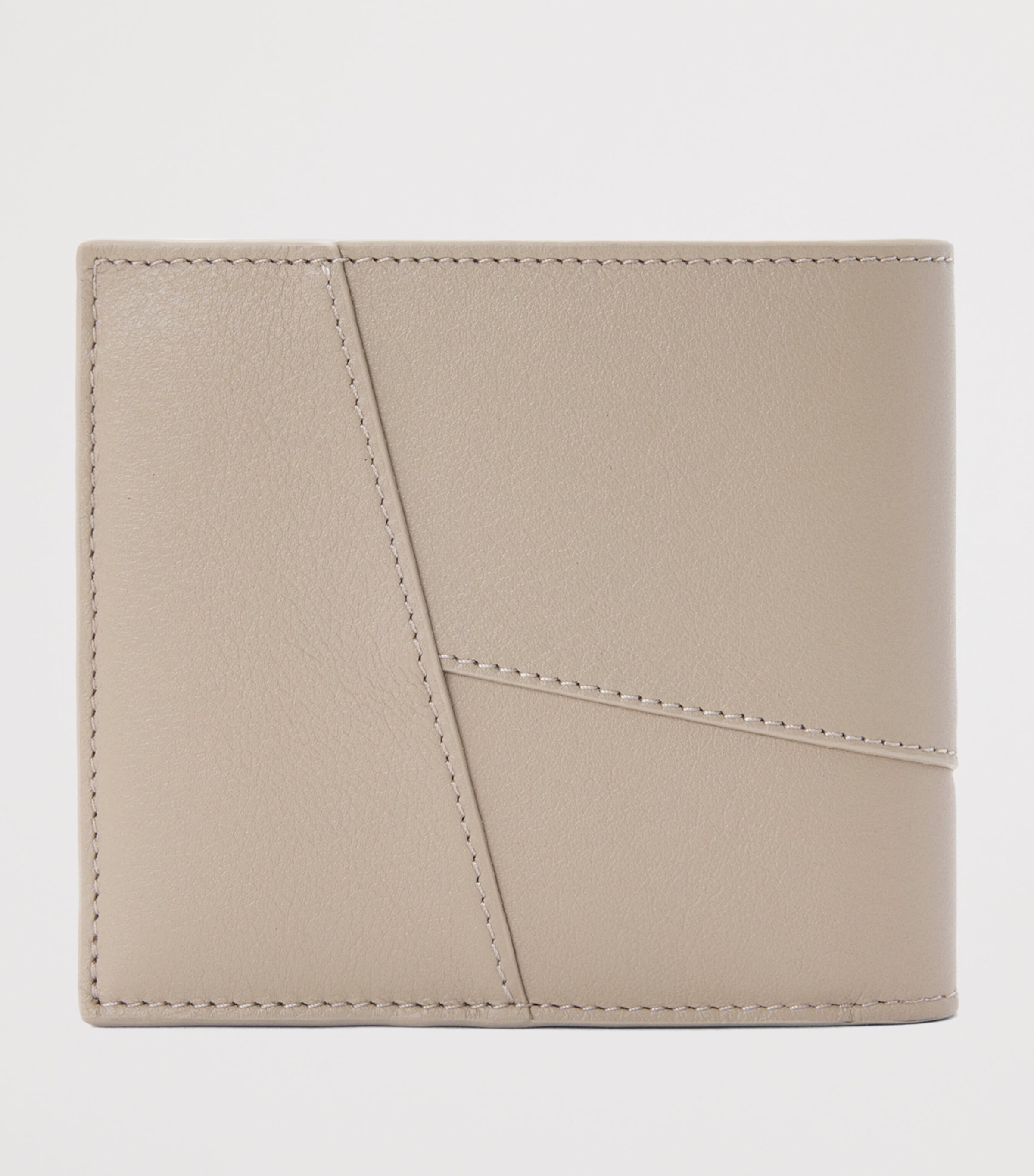 【LOEWE】ぺブル レザーウォレット LOEWE Leather Pebble Wallet | Harrods US