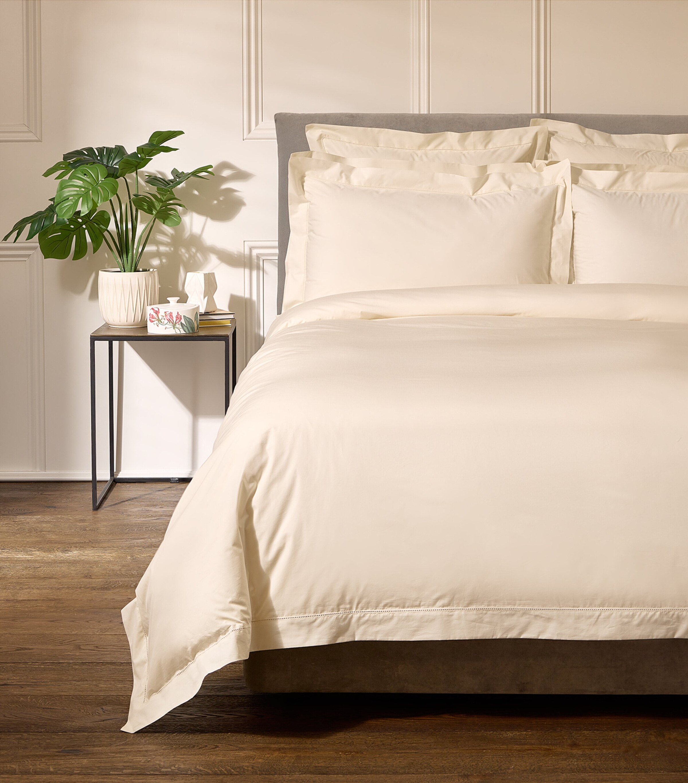 Harrods of London Cadogan Pillowcase Pair (50cm x 90cm) Ivory Image 1