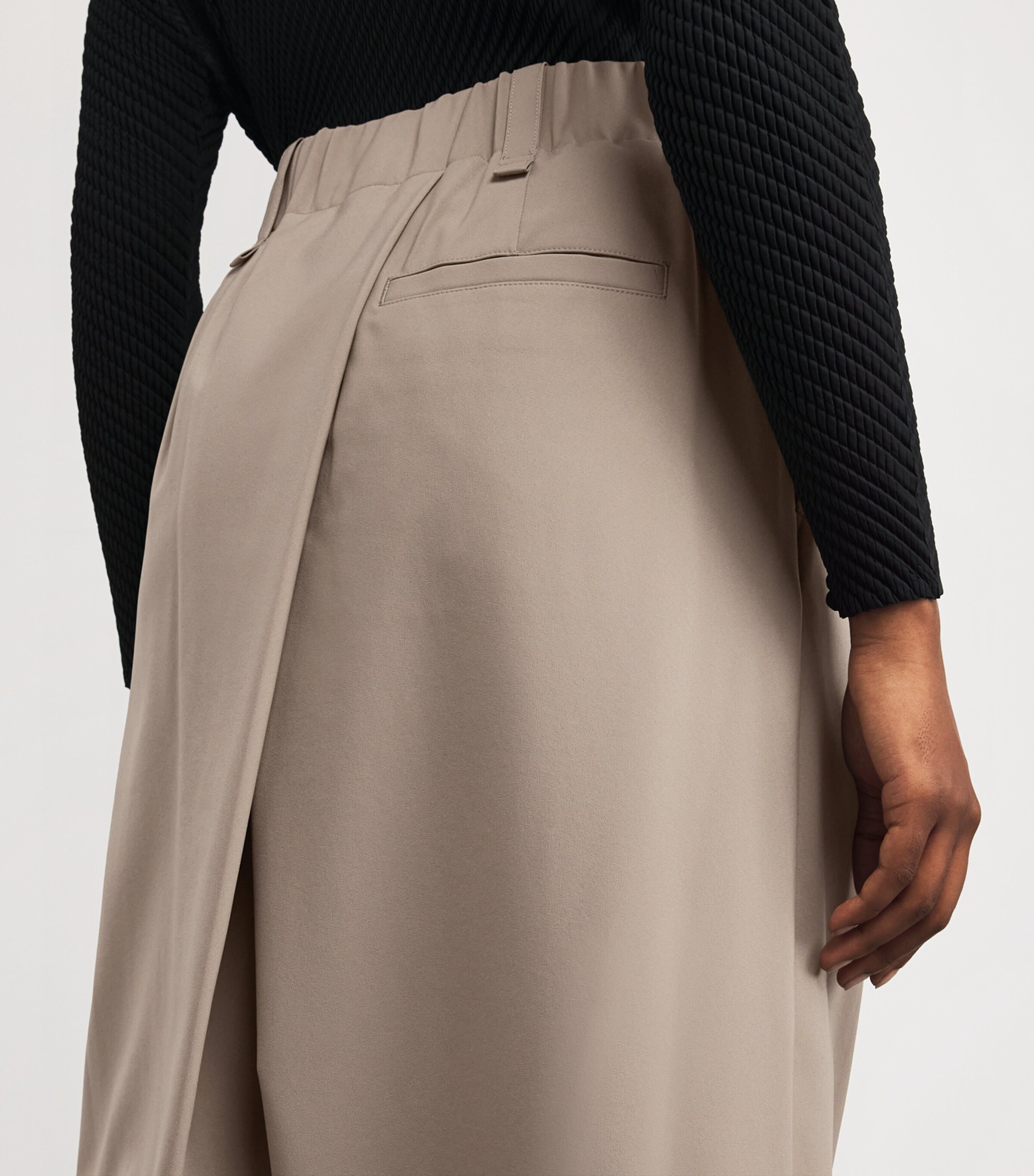 Round Trousers 10 Image 6