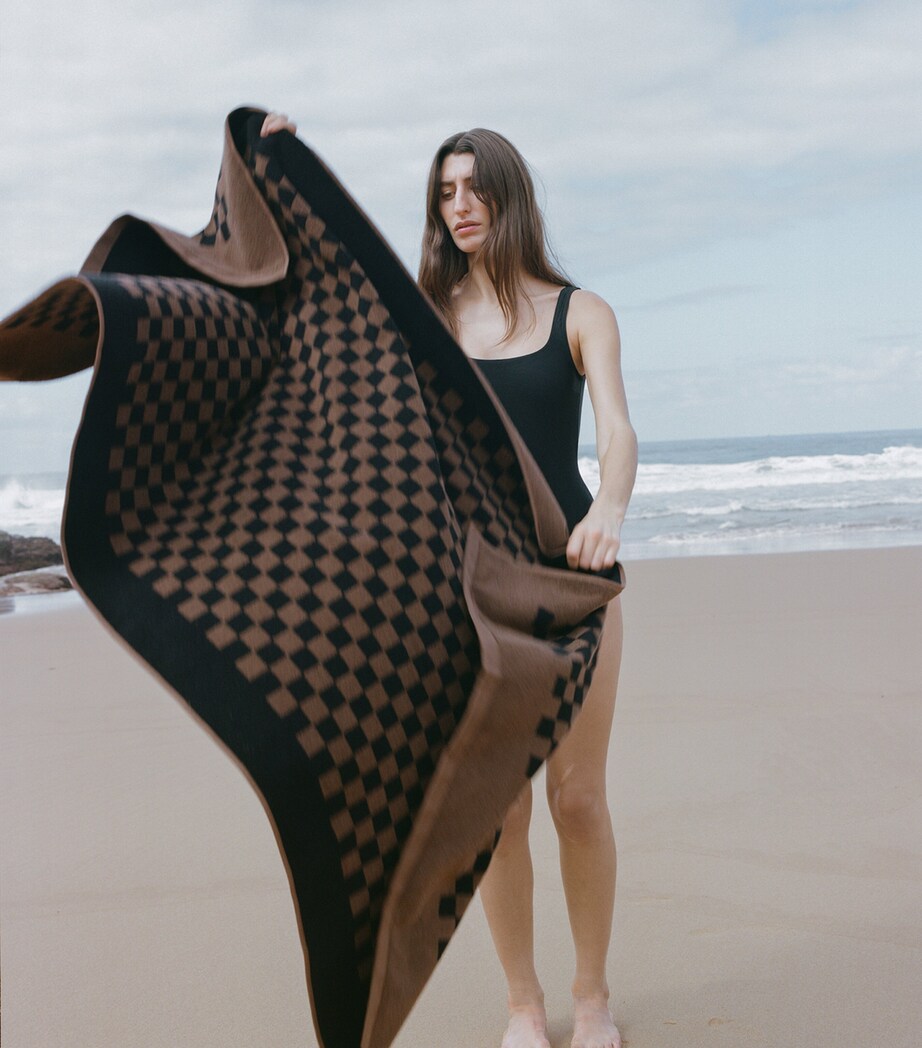 Check Roman Beach Towel (90cm x 170cm) TABAC / NOIR Image 4